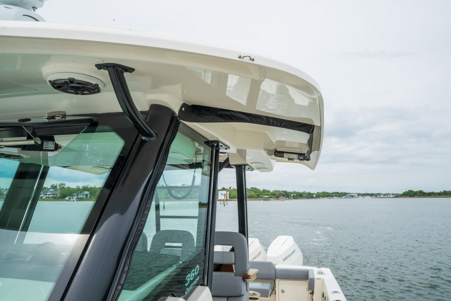Slide: The Image of Boston Whaler 360 Outrage 2025 - 26