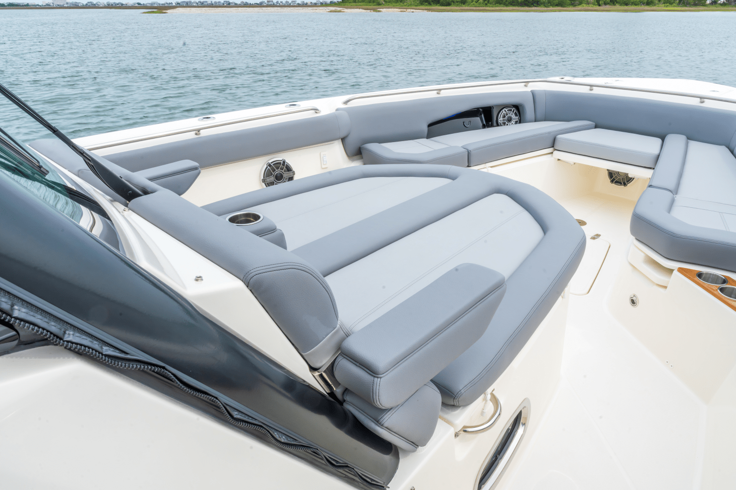 Slide: The Image of Boston Whaler 360 Outrage 2025 - 28