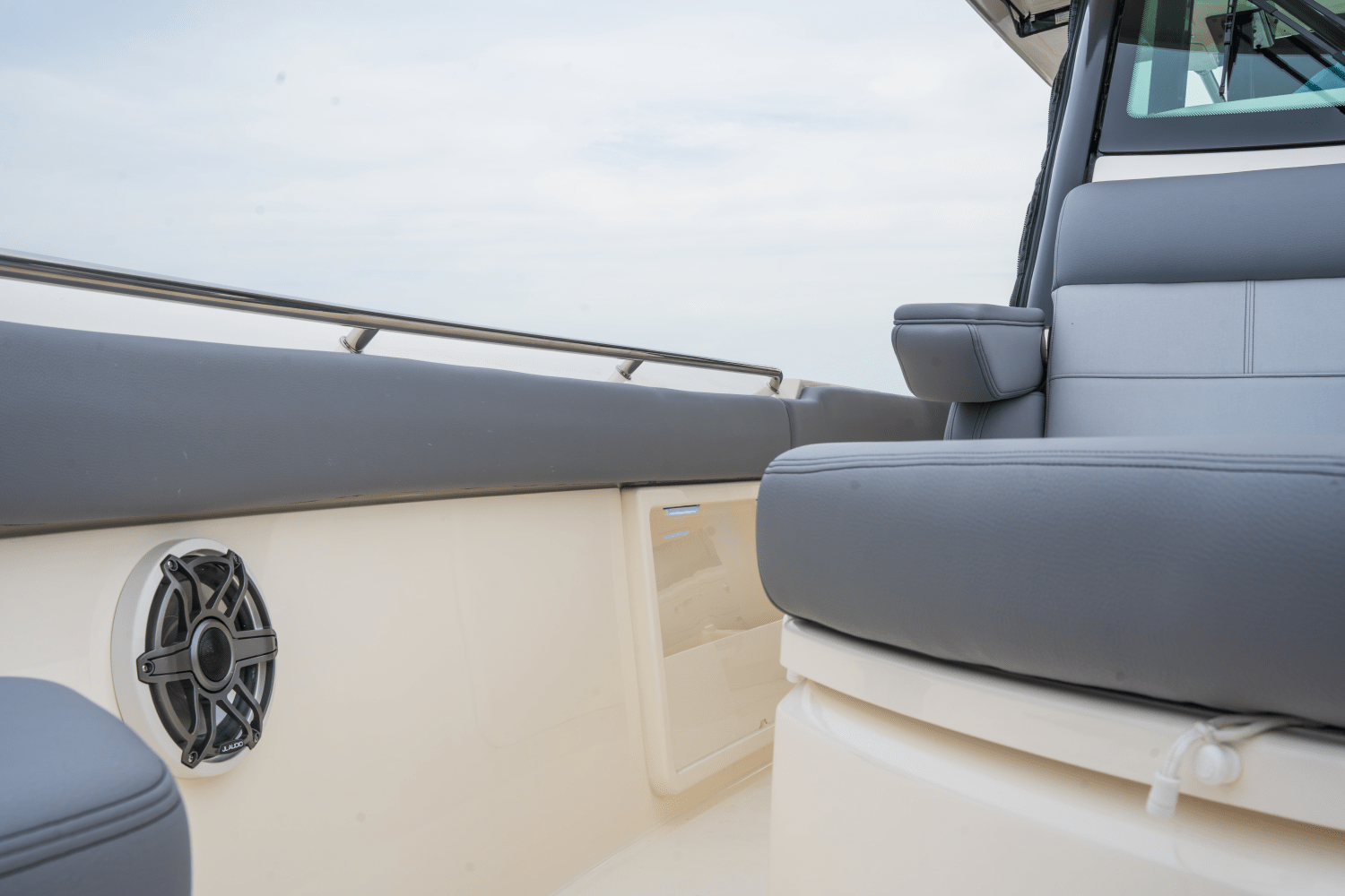 Slide: The Image of Boston Whaler 360 Outrage 2025 - 29