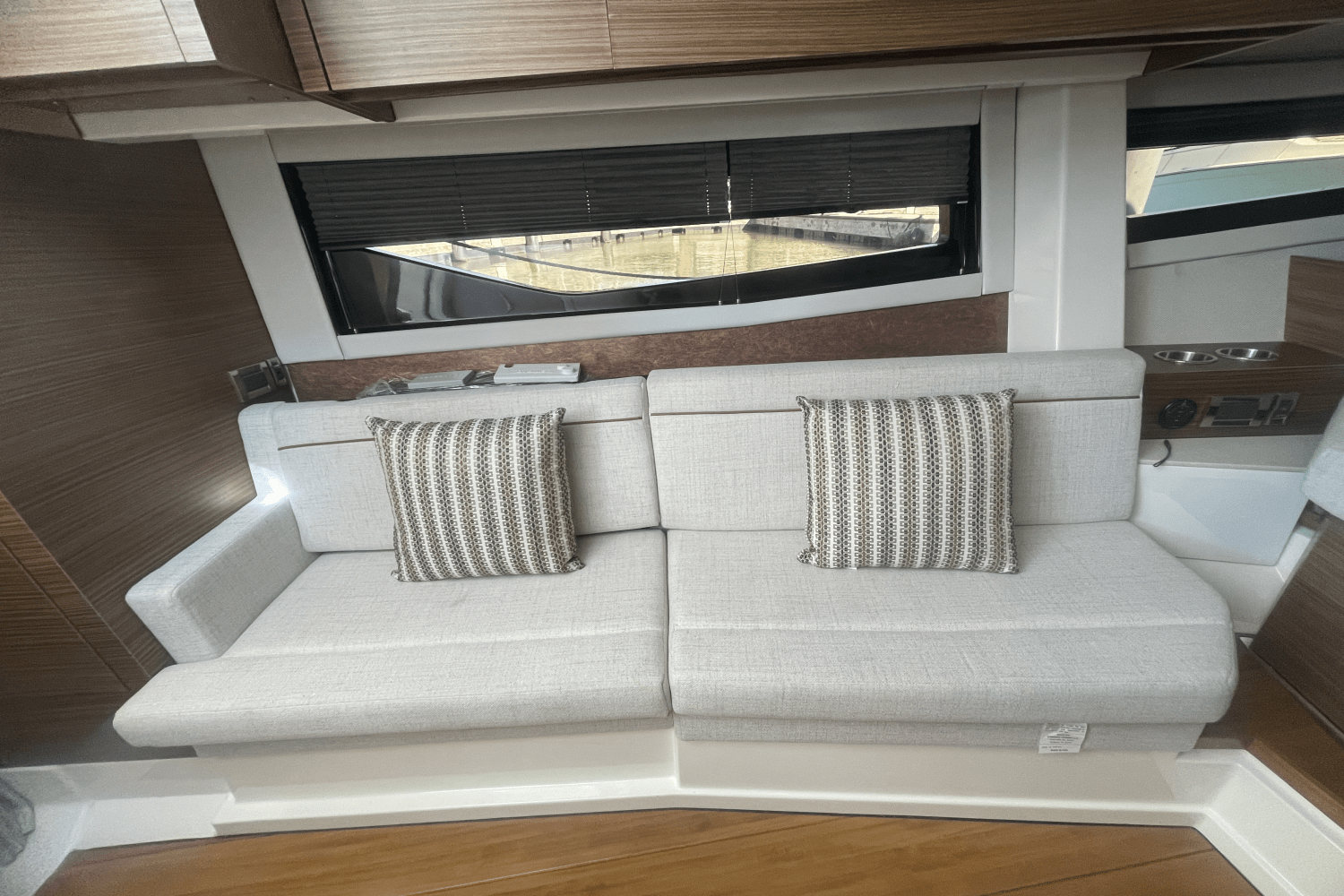 Slide: The Image of Boston Whaler 365 Conquest 2025 - 14