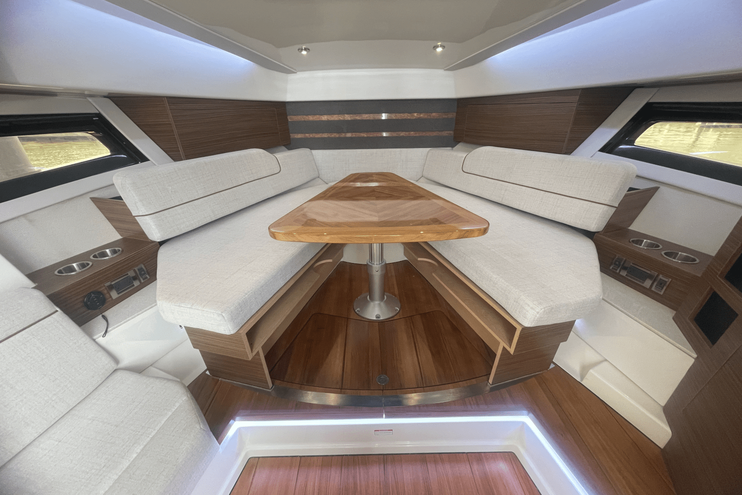 Slide: The Image of Boston Whaler 365 Conquest 2025 - 18