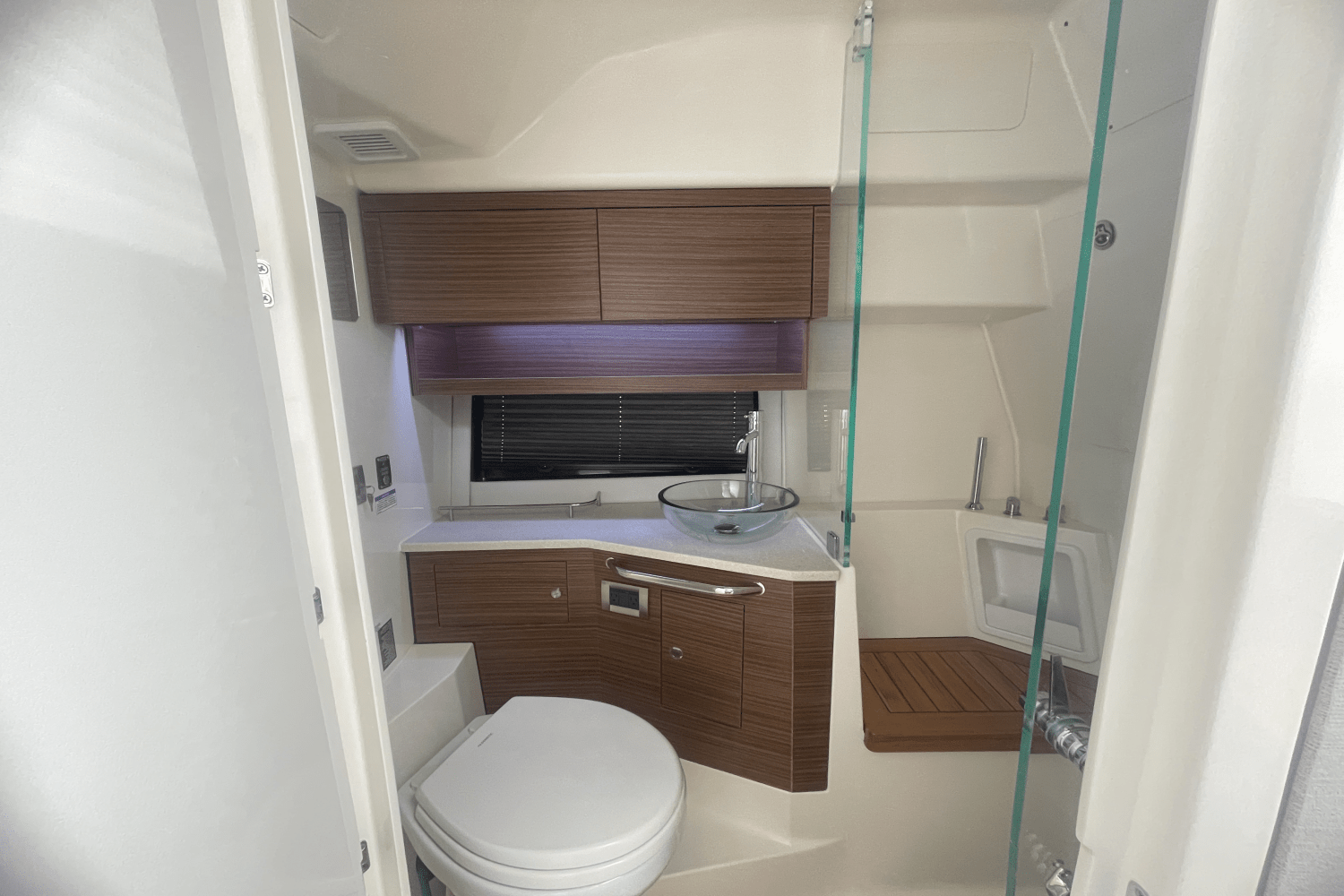 Slide: The Image of Boston Whaler 365 Conquest 2025 - 19