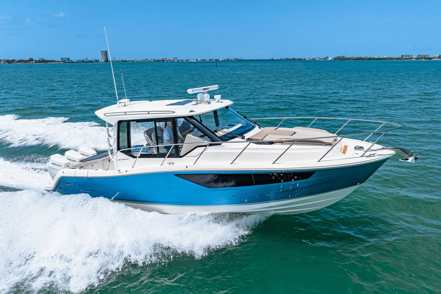 Slide: The Image of Boston Whaler 365 Conquest 2025 - 33