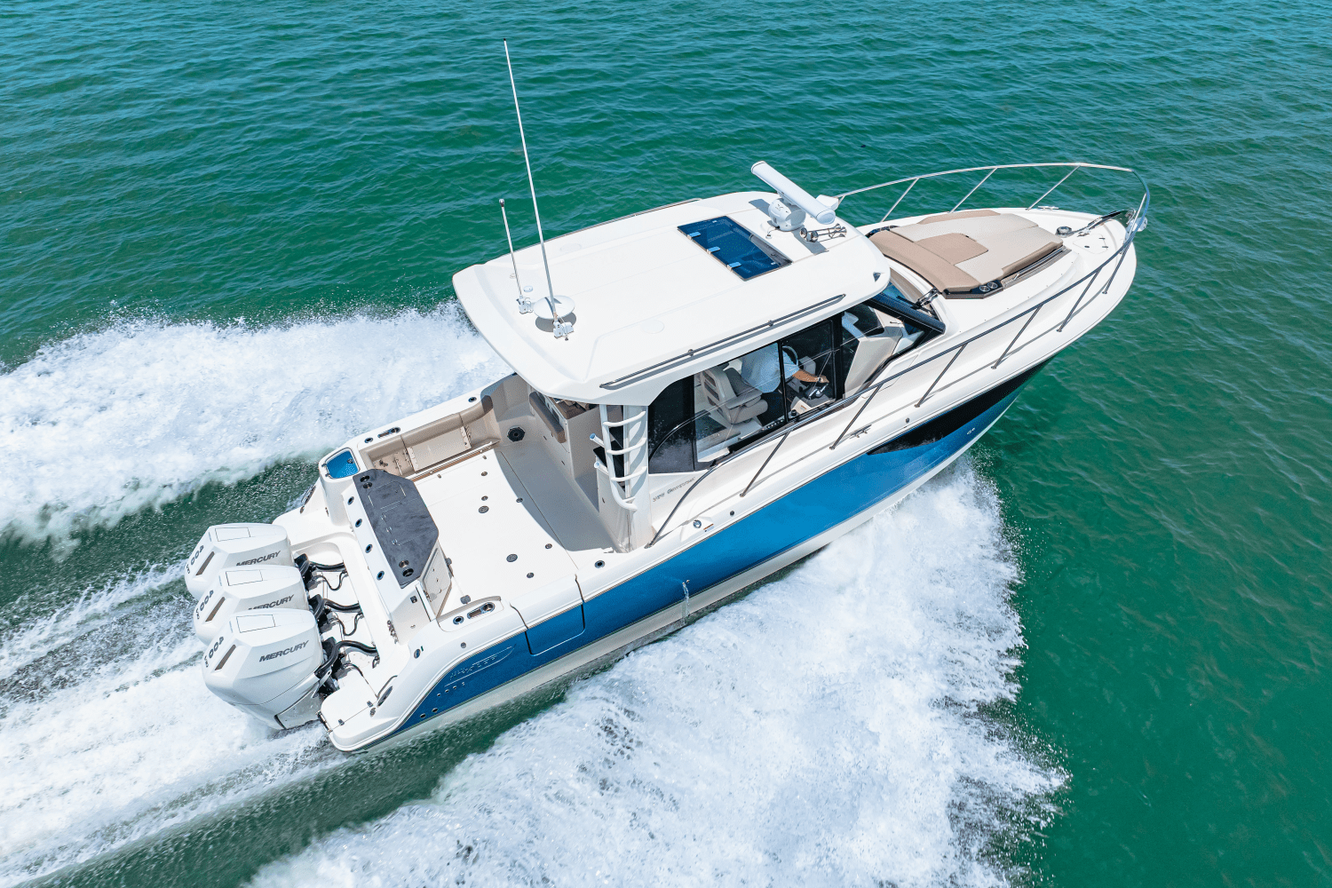 Slide: The Image of Boston Whaler 365 Conquest 2025 - 39