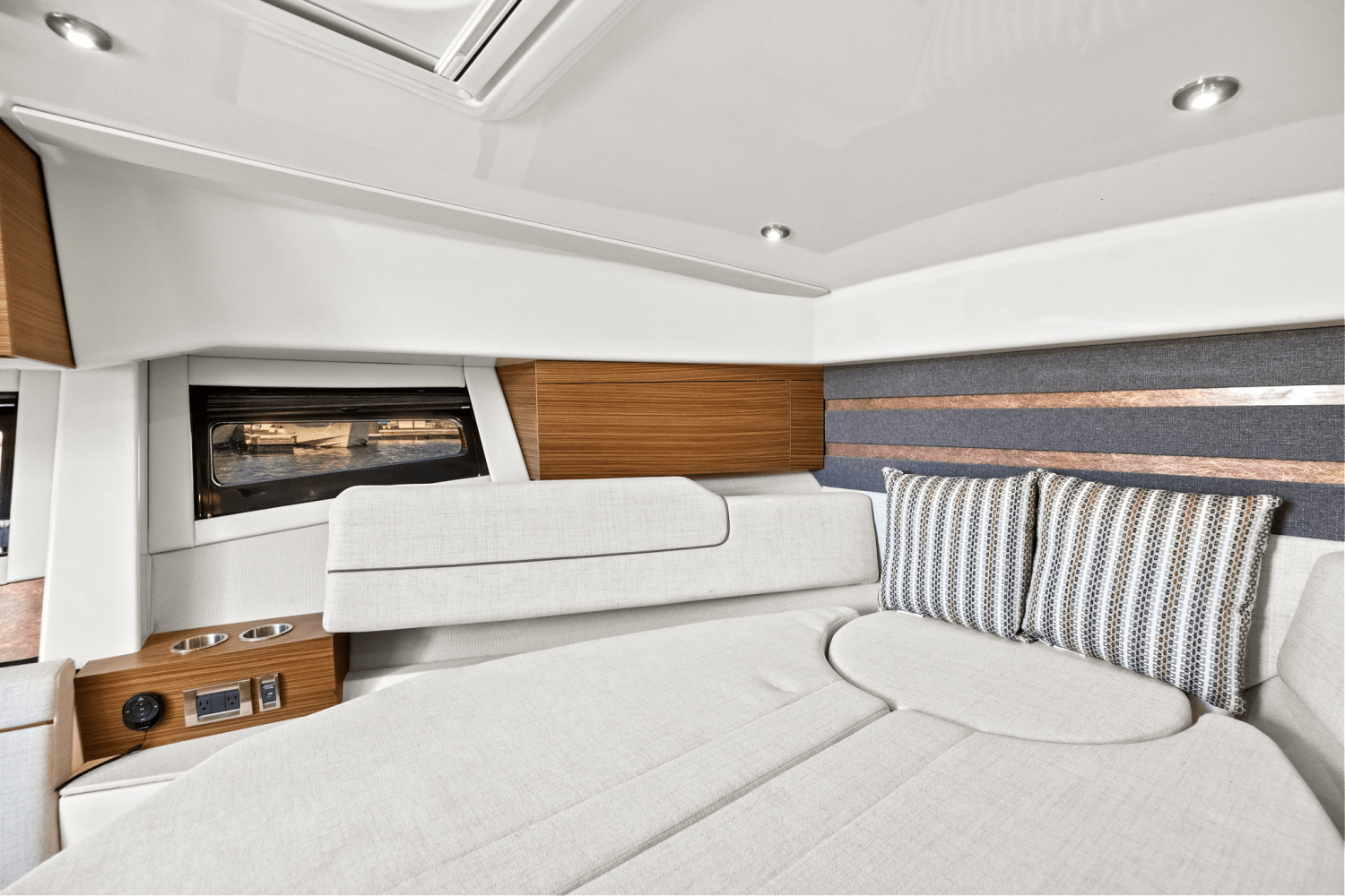 Slide: The Image of Boston Whaler 365 Conquest 2025 - 47