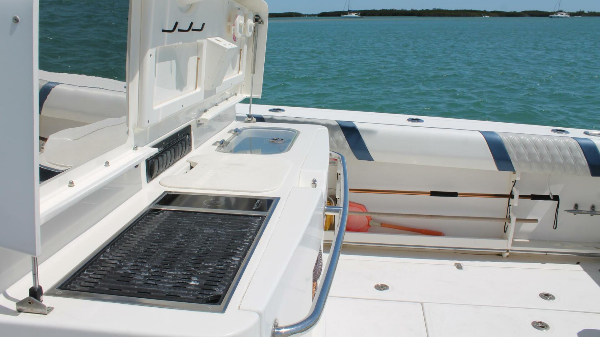 Slide: The Image of Boston Whaler 370 Outrage 2010 - 5347388