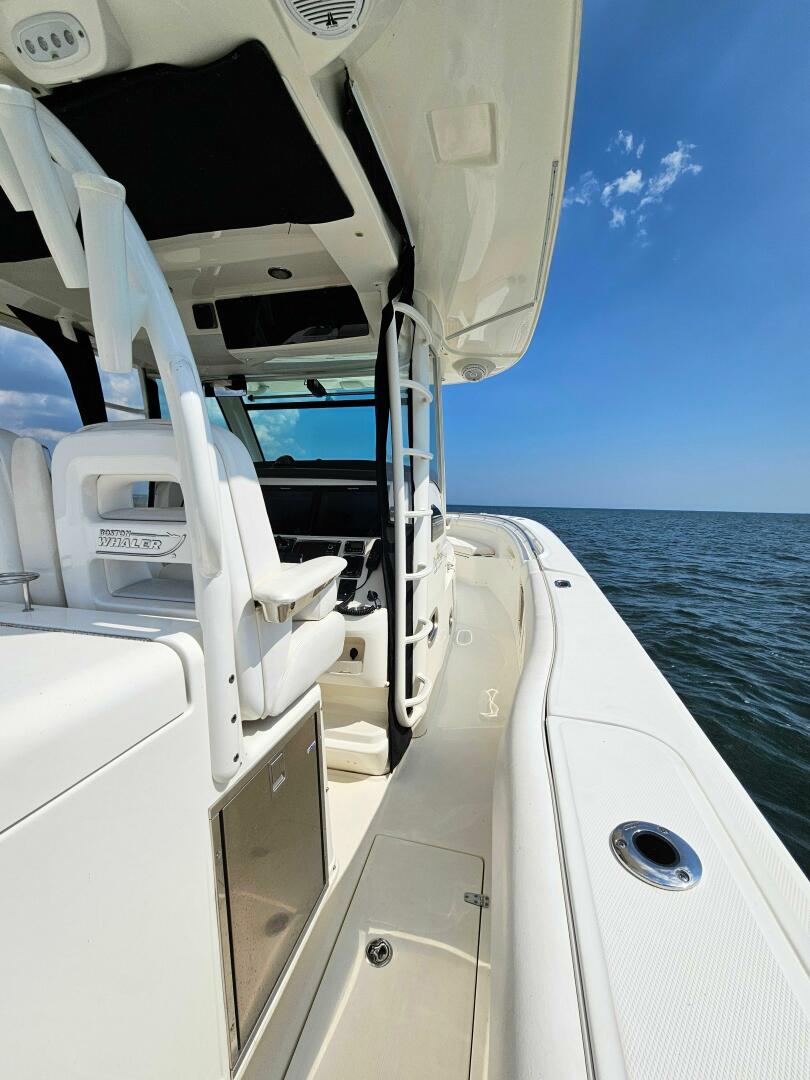 Slide: The Image of Boston Whaler 370 Outrage 2015 - 5563529
