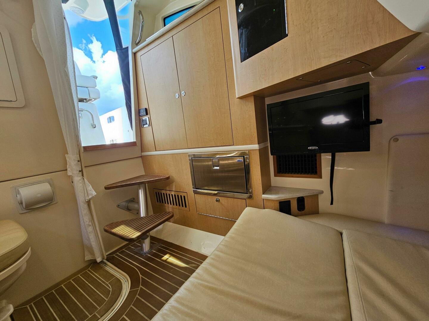 Slide: The Image of Boston Whaler 370 Outrage 2015 - 5563536