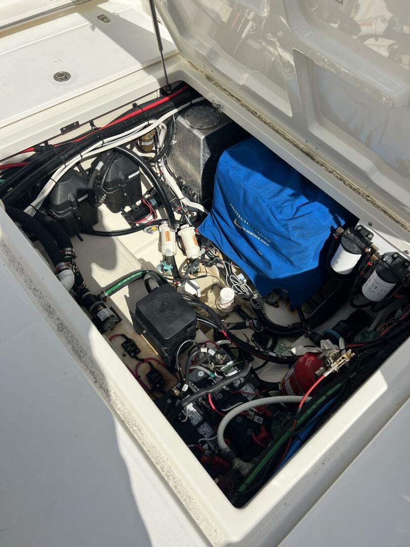 Slide: The Image of Boston Whaler 370 Outrage 2016 - 5041373