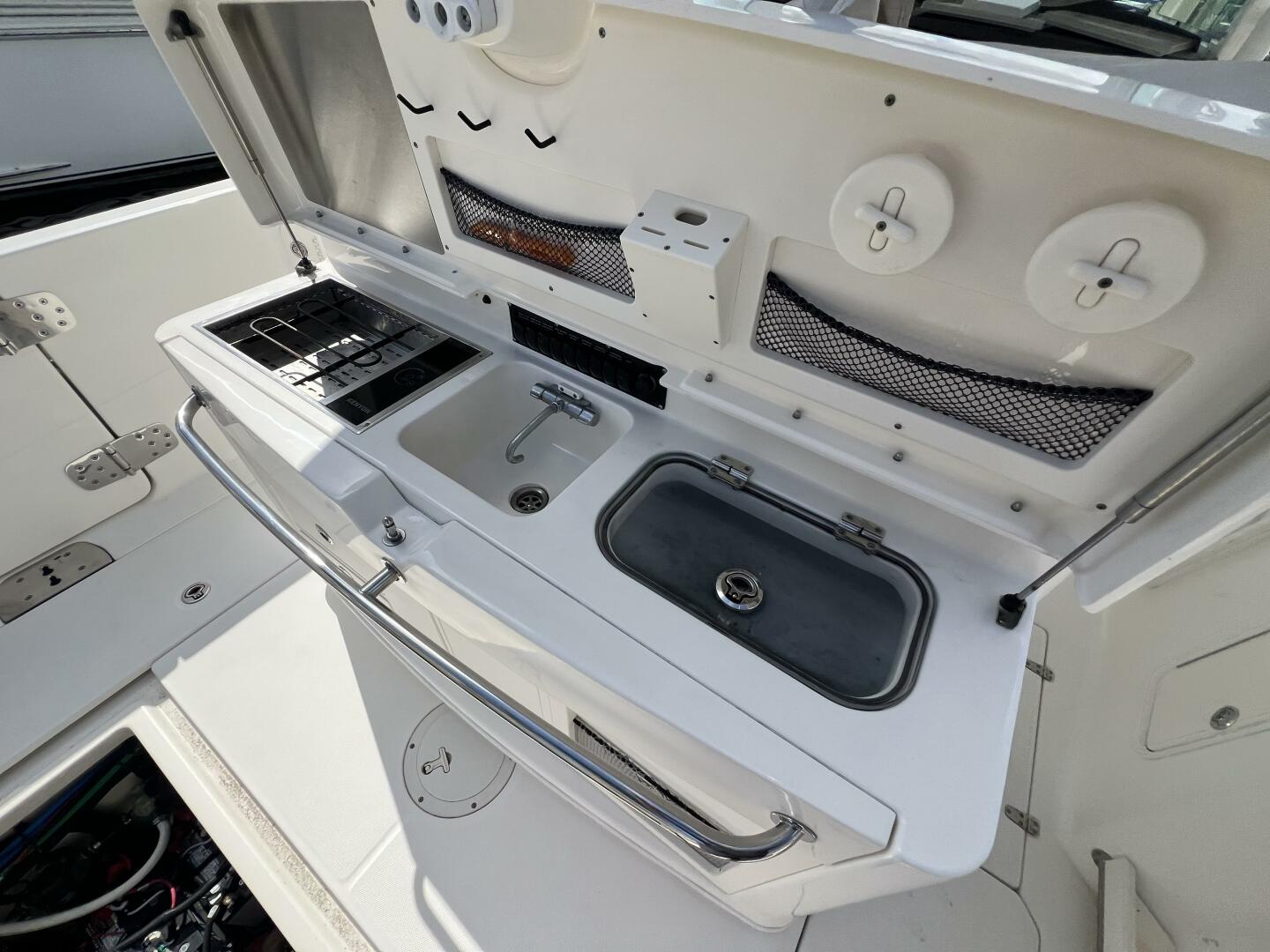 Slide: The Image of Boston Whaler 370 Outrage 2016 - 5041370