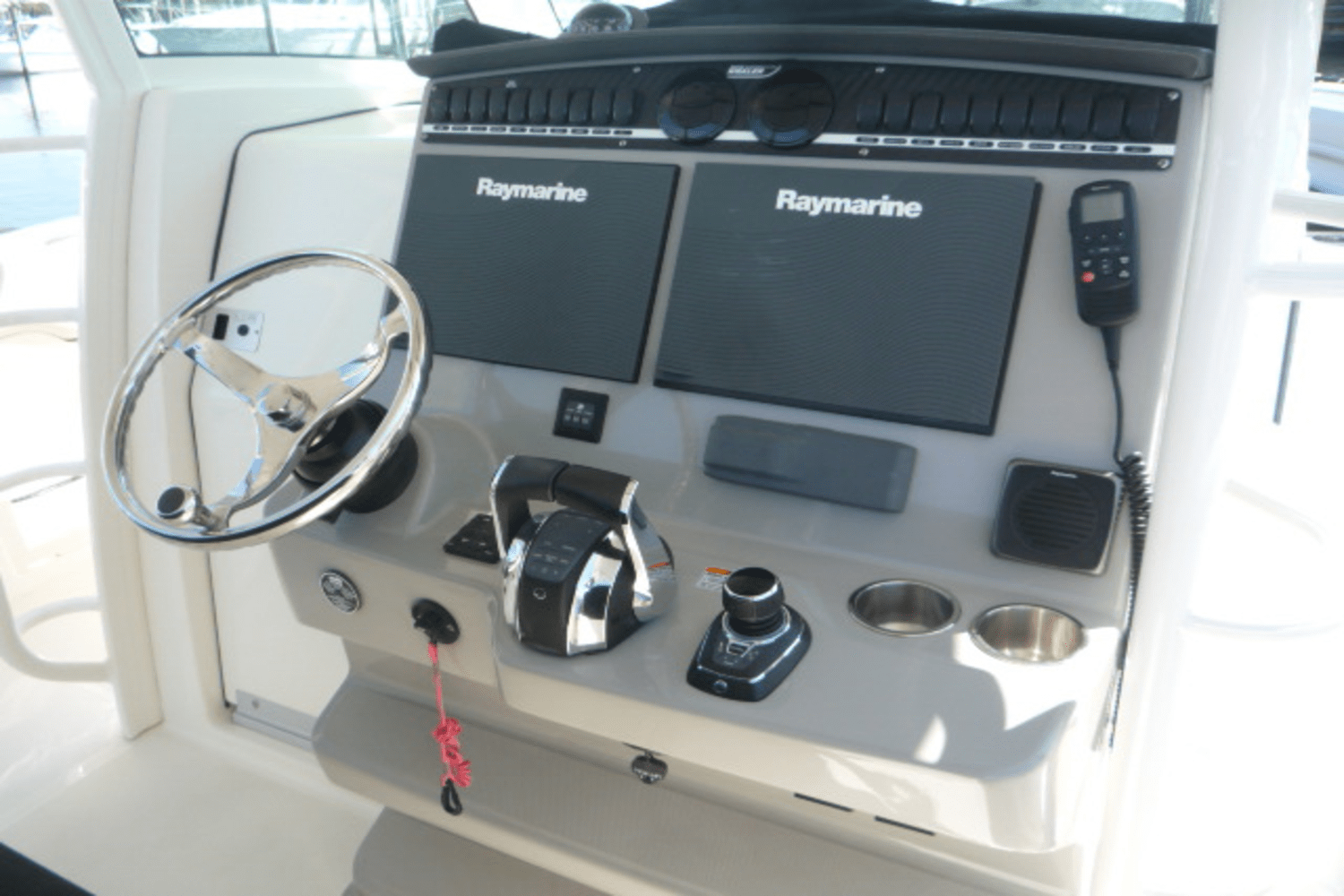 Slide: The Image of Boston Whaler 380 OUTRAGE 2017 - 29