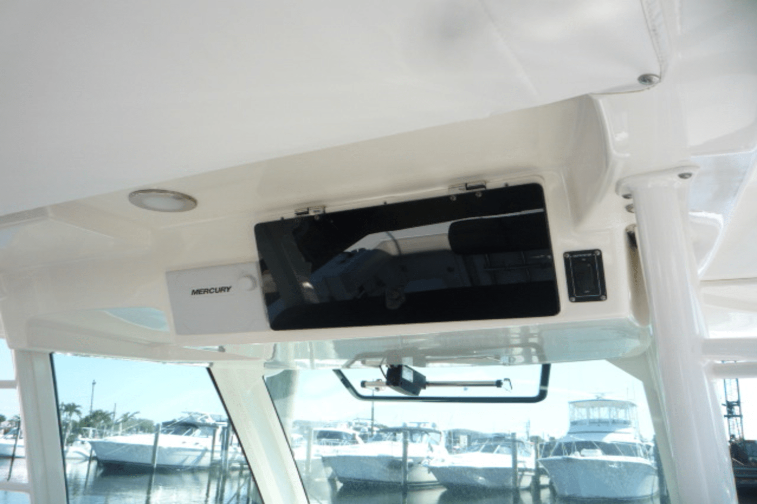 Slide: The Image of Boston Whaler 380 OUTRAGE 2017 - 30