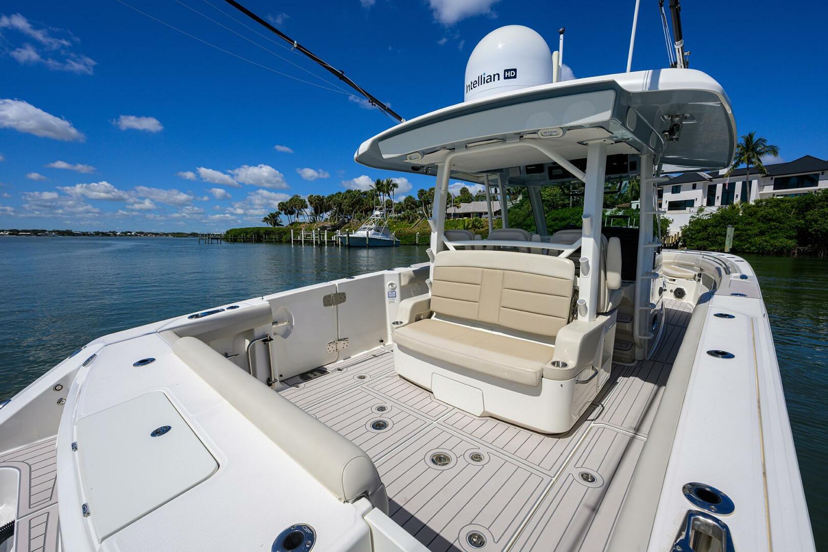 Slide: The Image of Boston Whaler 380 Outrage 2021 - 5349128