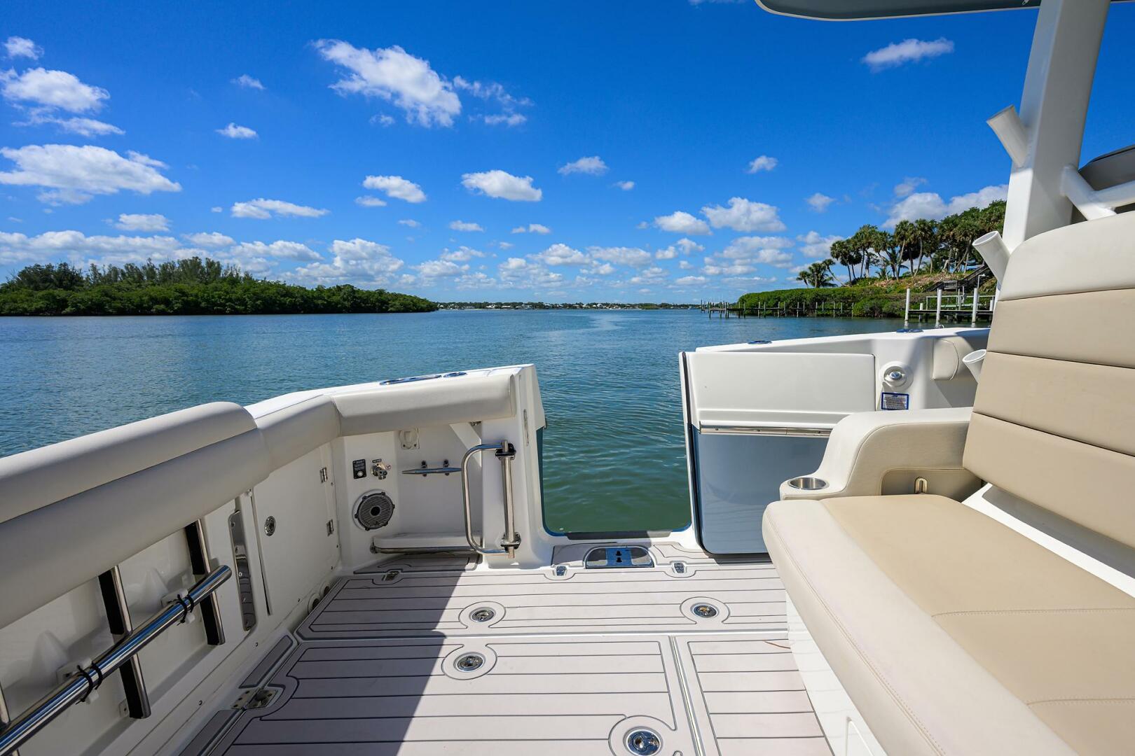 Slide: The Image of Boston Whaler 380 Outrage 2021 - 5349129
