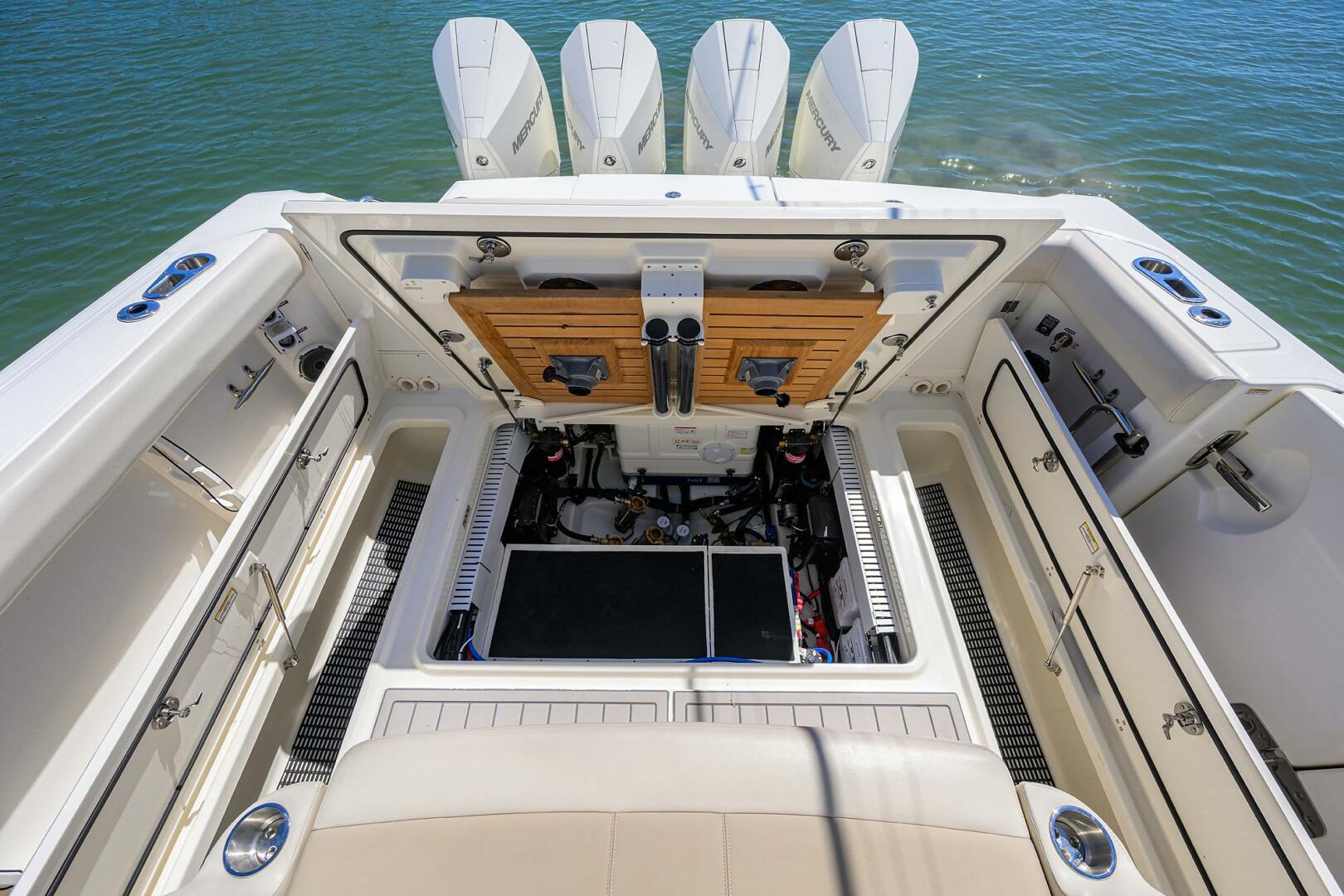 Slide: The Image of Boston Whaler 380 Outrage 2021 - 5349130