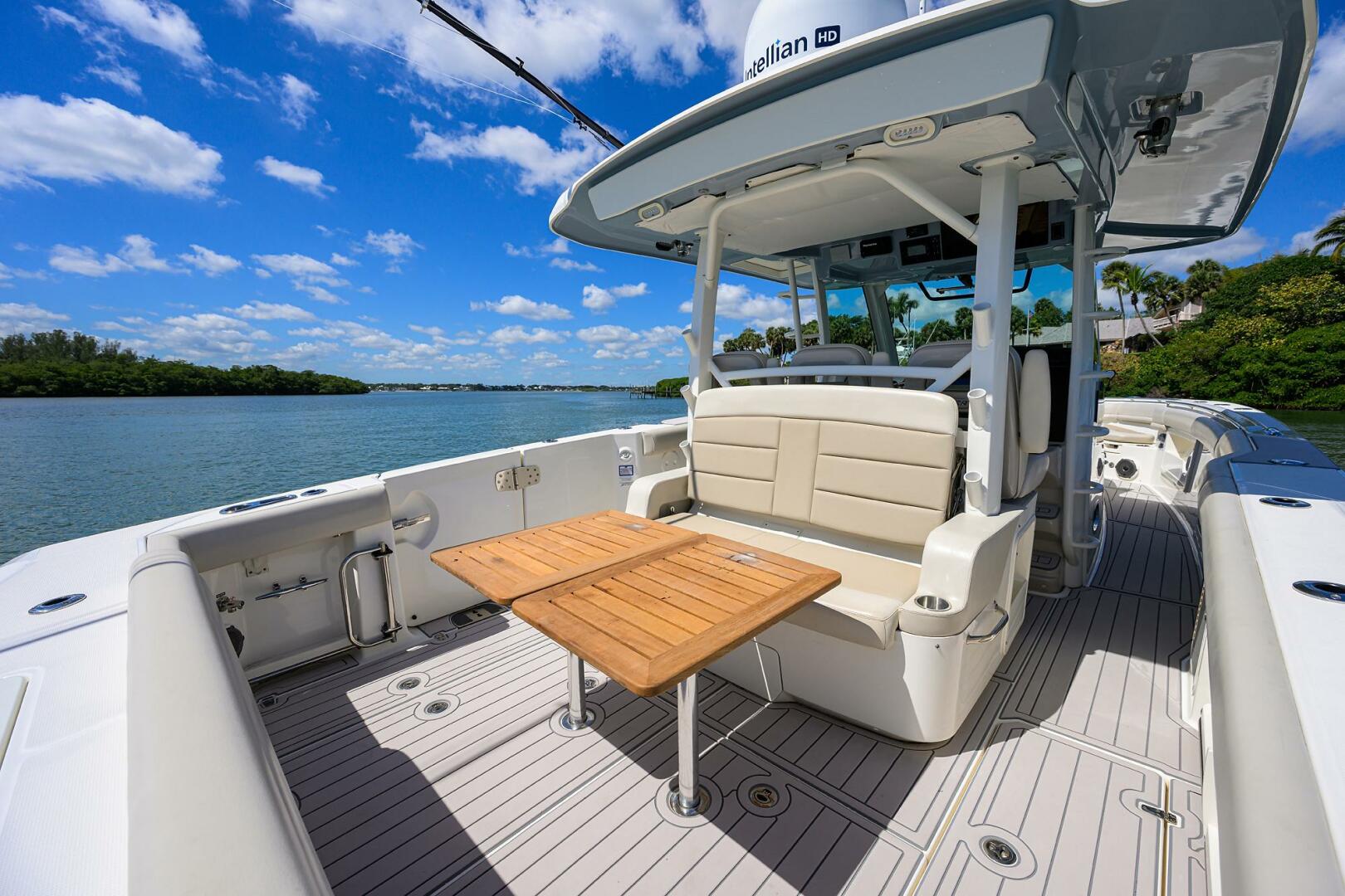 Slide: The Image of Boston Whaler 380 Outrage 2021 - 5349132