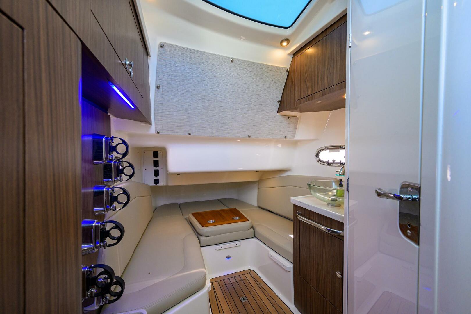 Slide: The Image of Boston Whaler 380 Outrage 2021 - 5349136