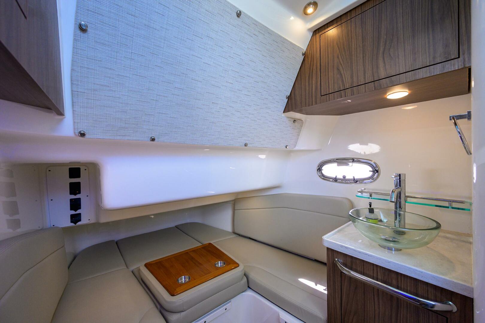Slide: The Image of Boston Whaler 380 Outrage 2021 - 5349137