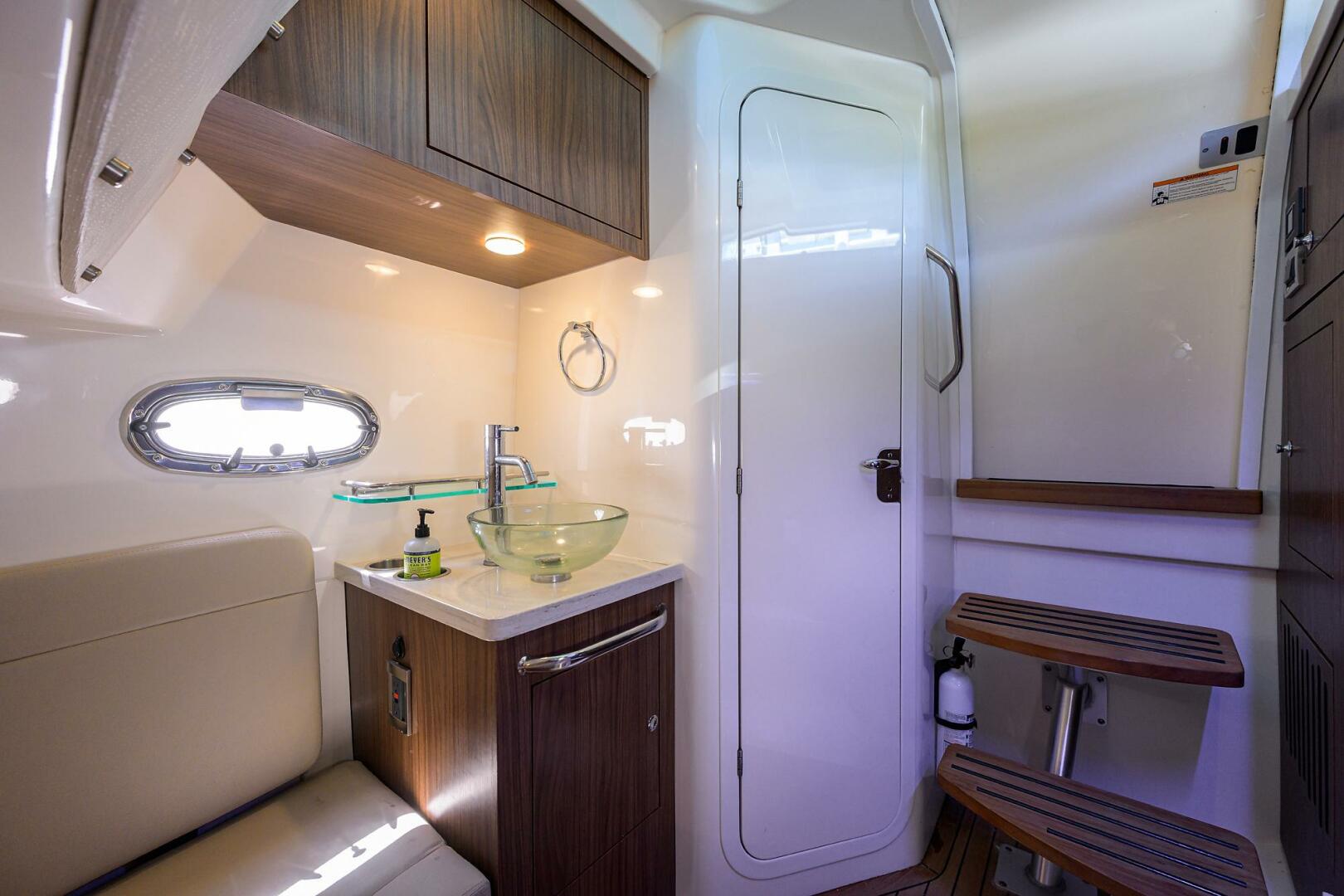 Slide: The Image of Boston Whaler 380 Outrage 2021 - 5349140