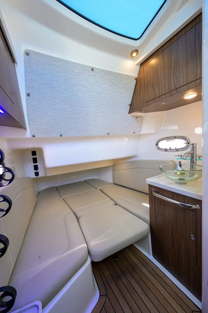 Slide: The Image of Boston Whaler 380 Outrage 2021 - 5349142