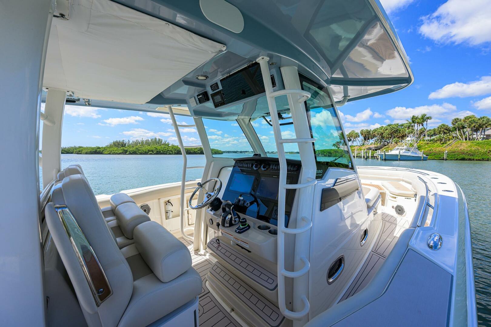 Slide: The Image of Boston Whaler 380 Outrage 2021 - 5349146
