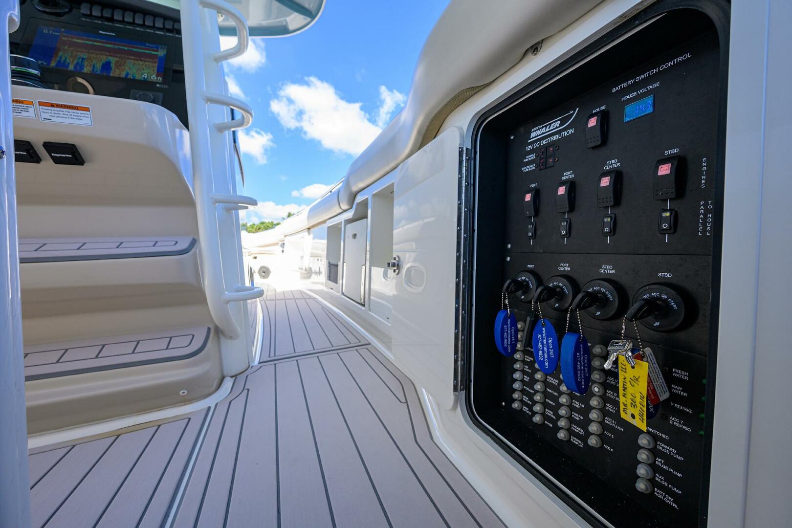 Slide: The Image of Boston Whaler 380 Outrage 2021 - 5349150
