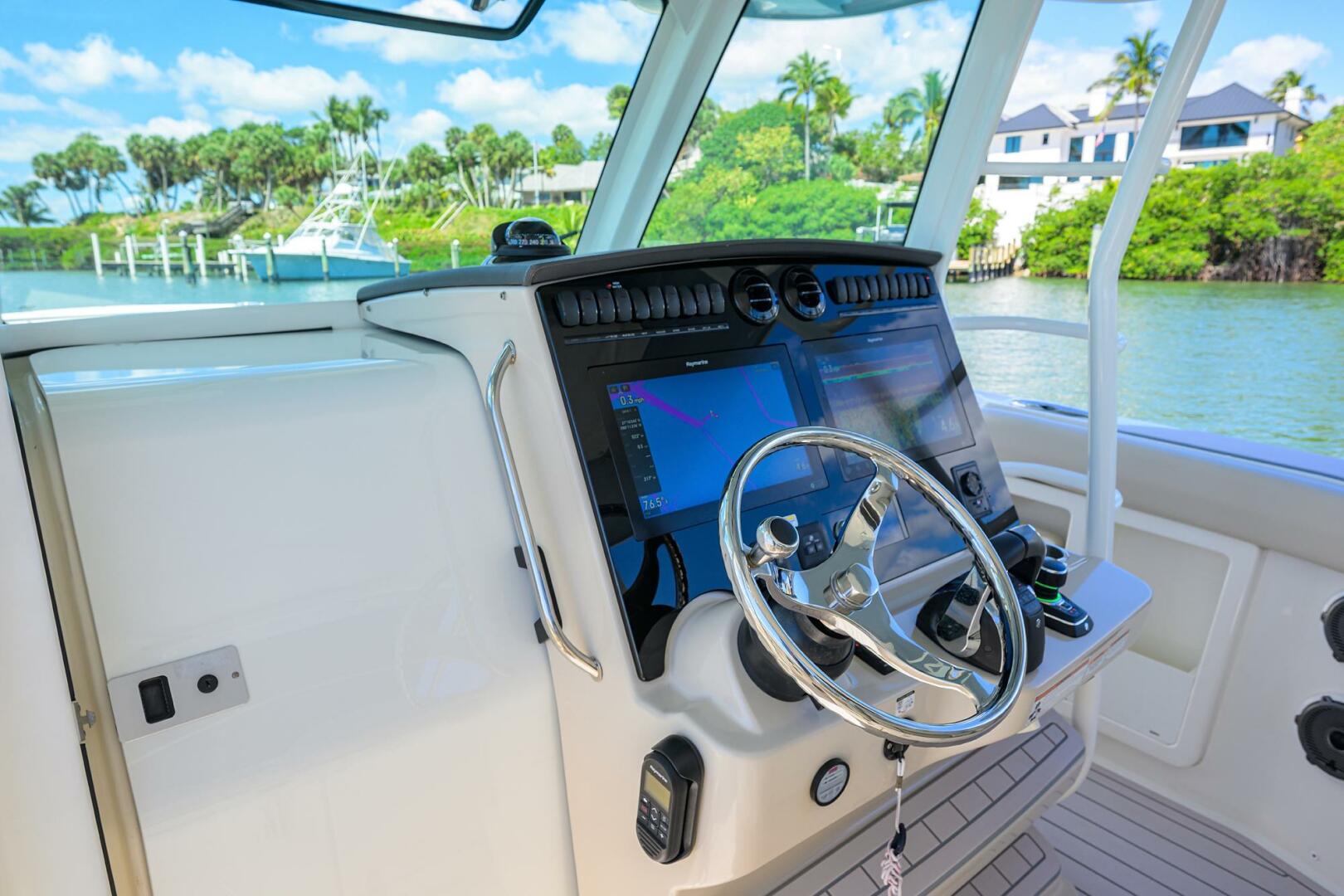 Slide: The Image of Boston Whaler 380 Outrage 2021 - 5349153