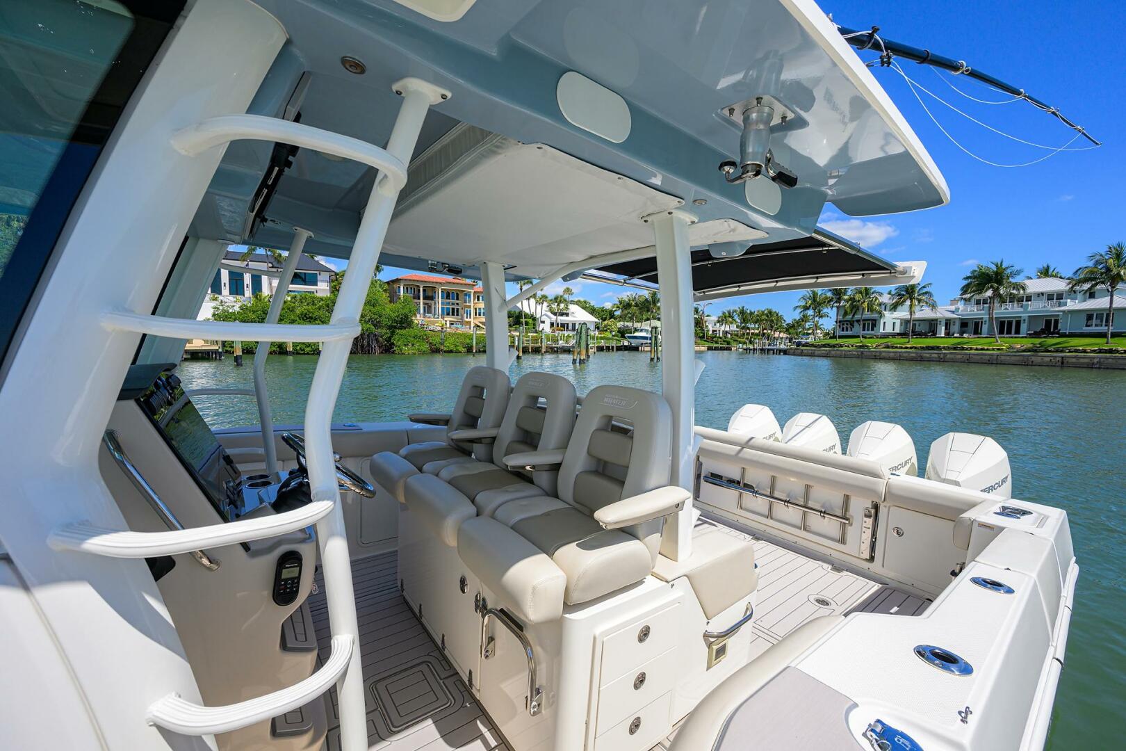 Slide: The Image of Boston Whaler 380 Outrage 2021 - 5349156