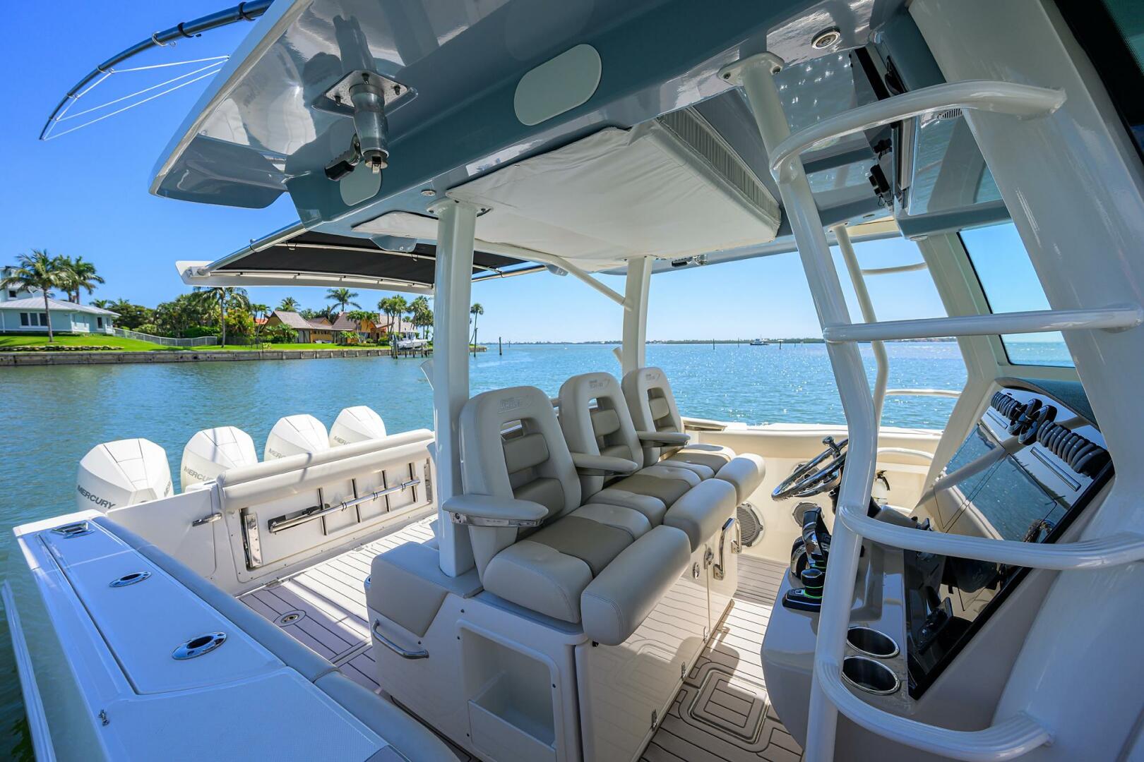 Slide: The Image of Boston Whaler 380 Outrage 2021 - 5349157