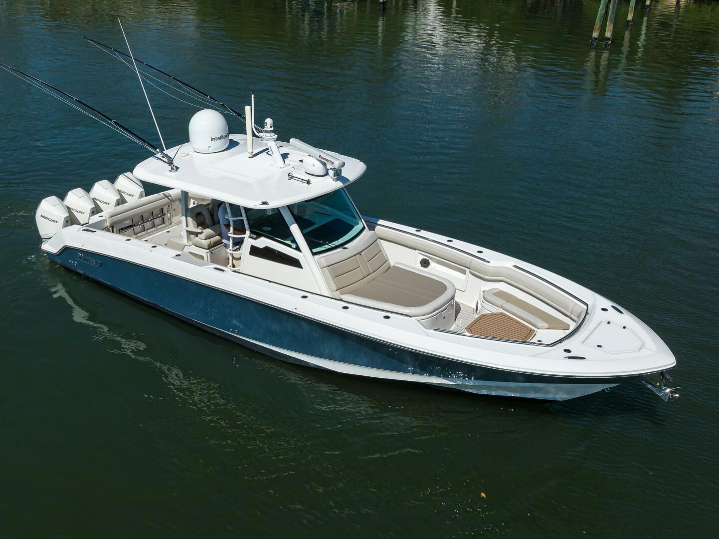 Slide: The Image of Boston Whaler 380 Outrage 2021 - 5349169