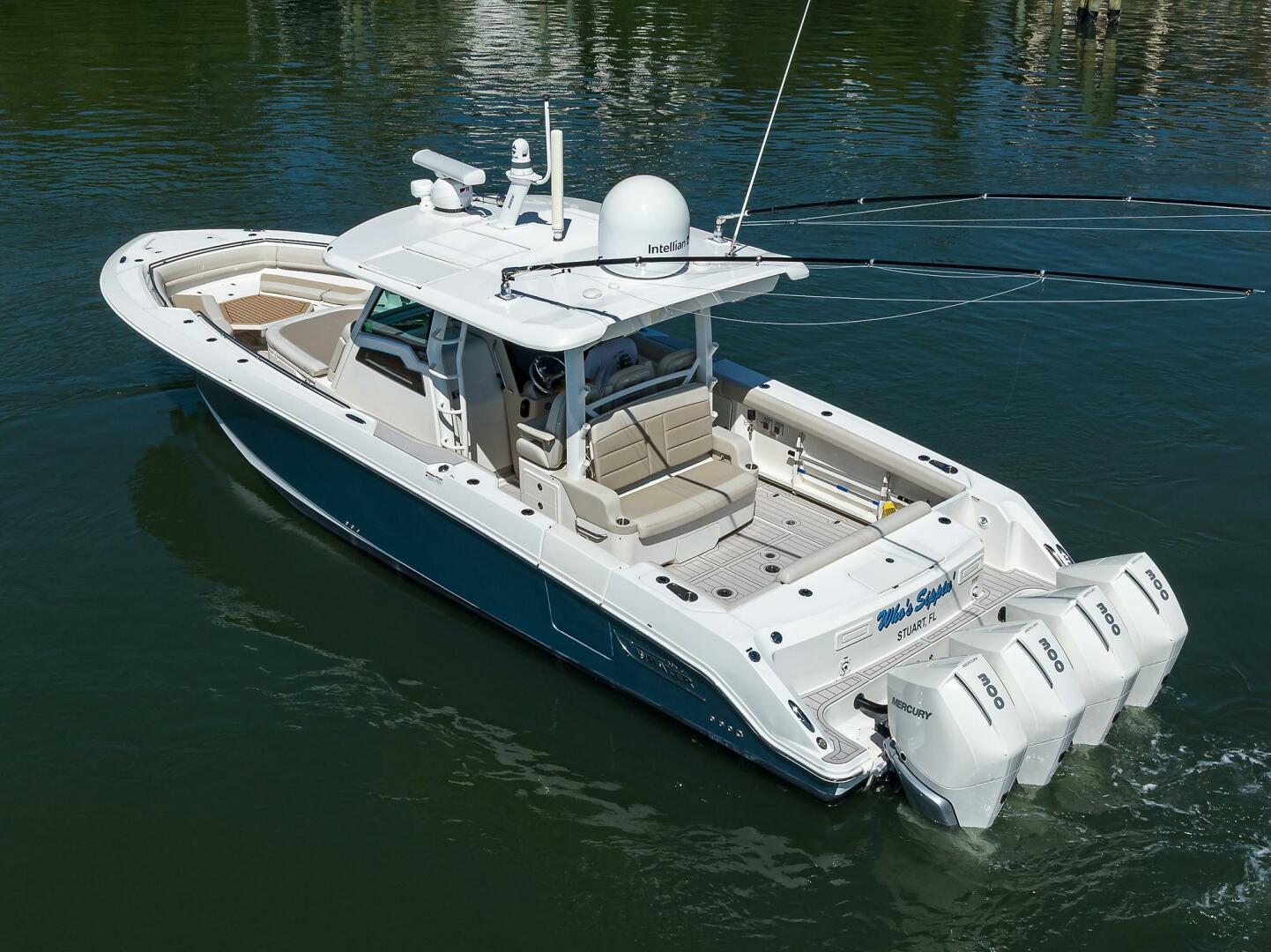 Slide: The Image of Boston Whaler 380 Outrage 2021 - 5349173