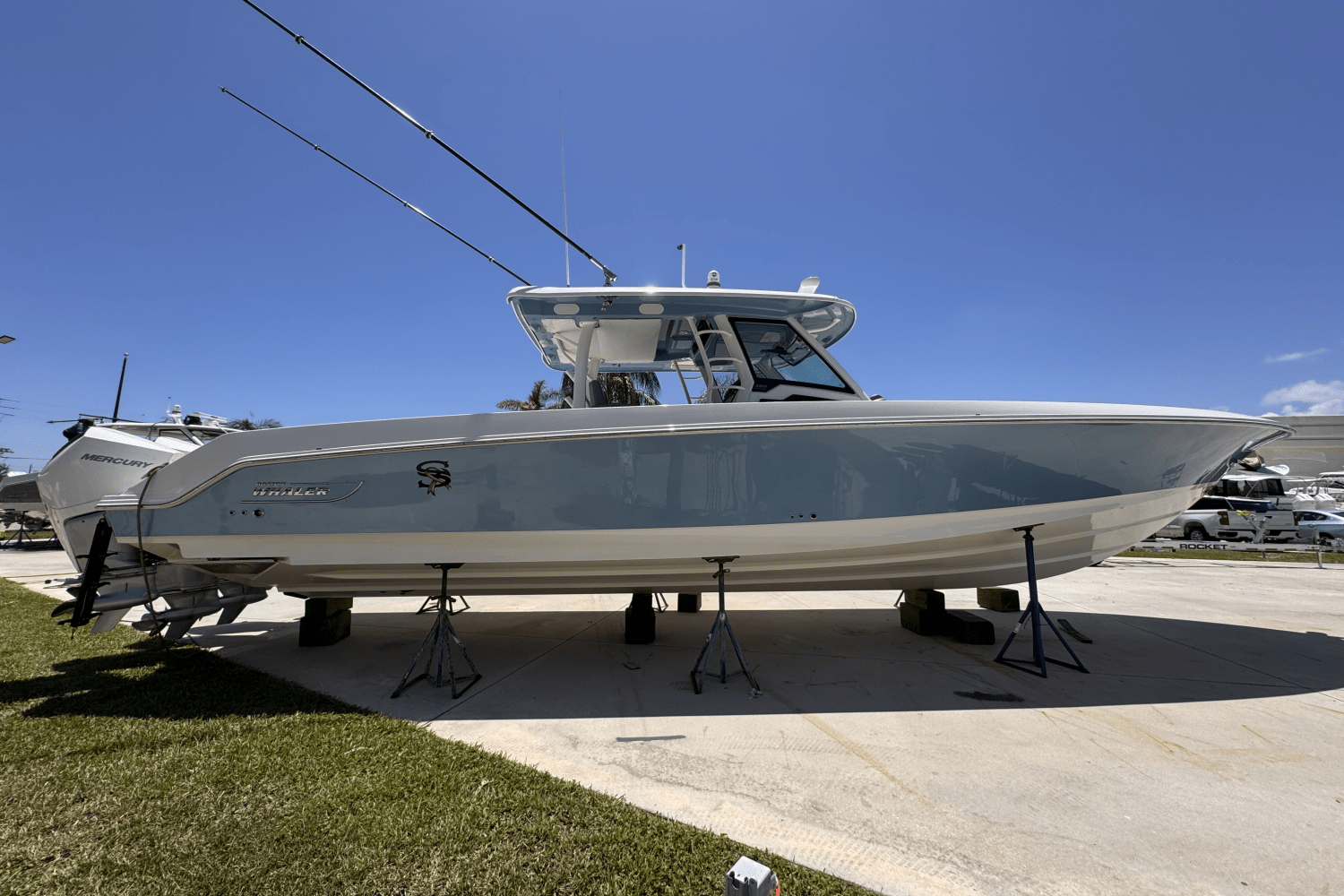 Slide: The Image of Boston Whaler 380 OUTRAGE 2022 - 0