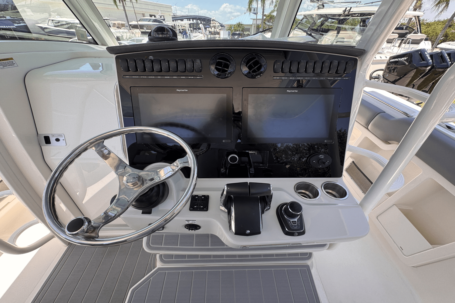 Slide: The Image of Boston Whaler 380 OUTRAGE 2022 - 12