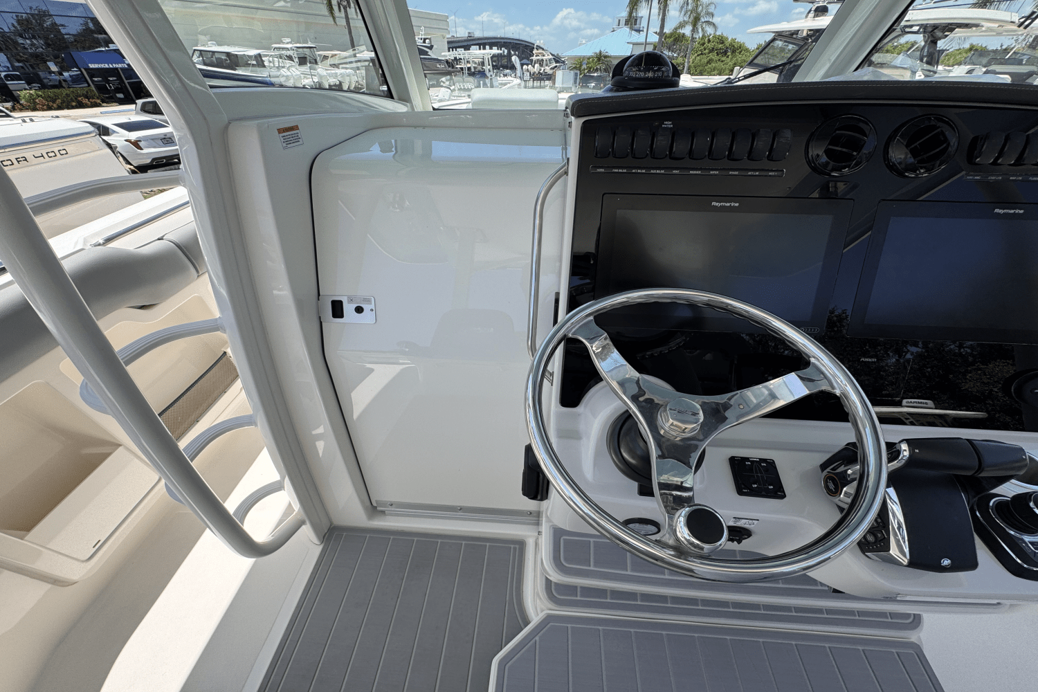 Slide: The Image of Boston Whaler 380 OUTRAGE 2022 - 14
