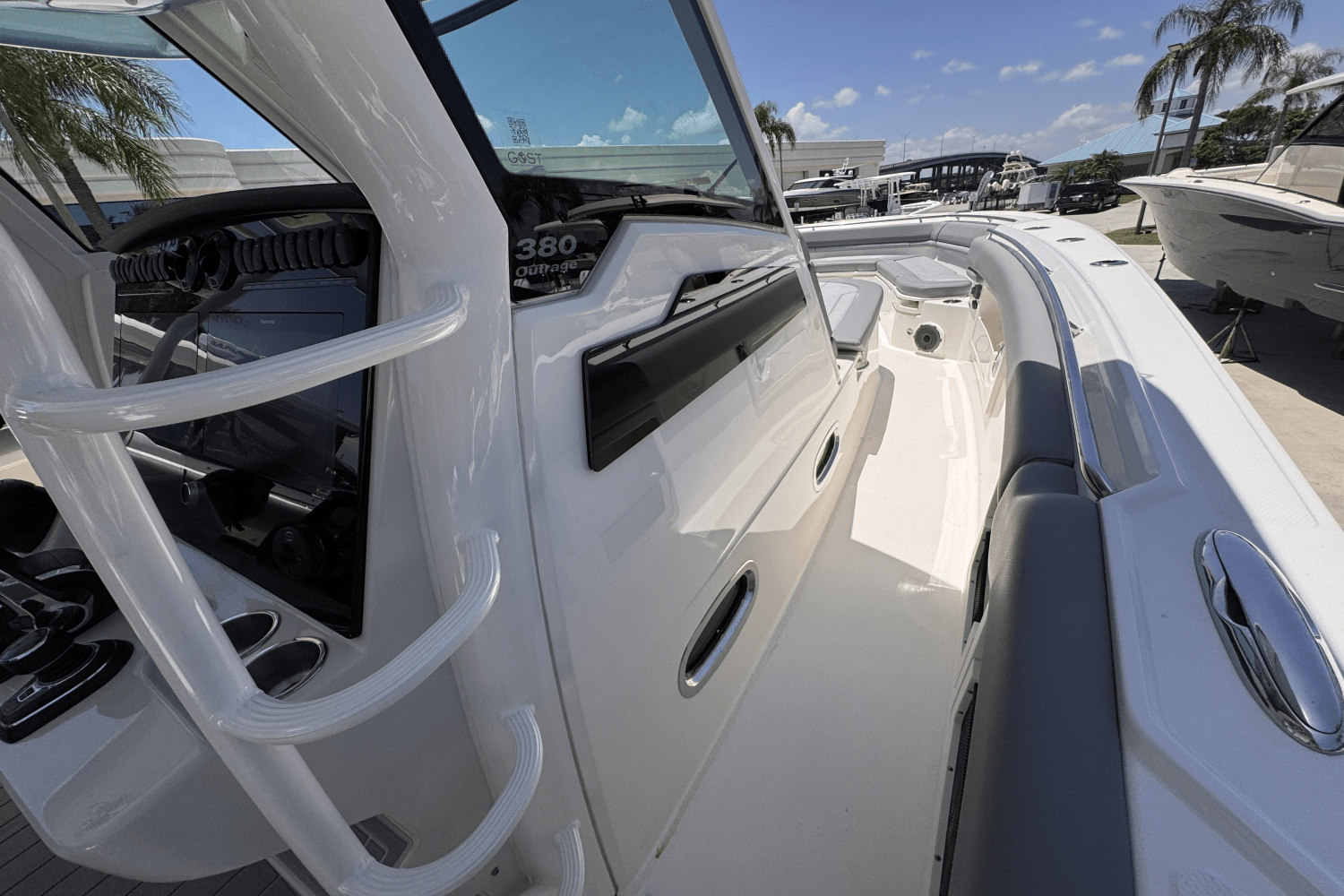 Slide: The Image of Boston Whaler 380 OUTRAGE 2022 - 15