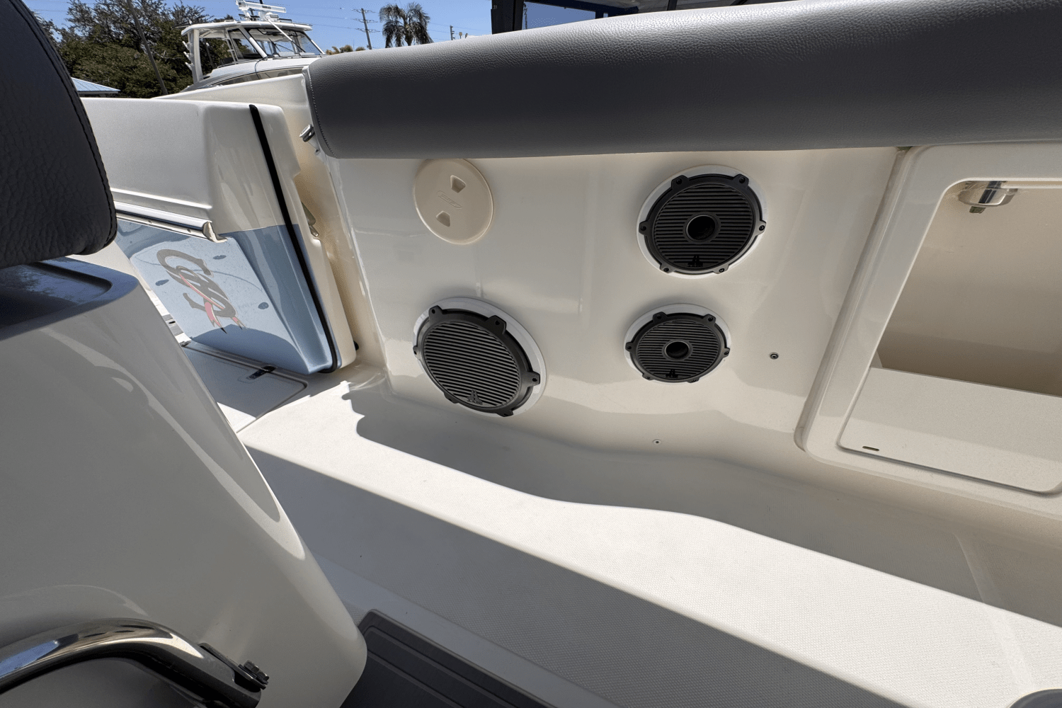 Slide: The Image of Boston Whaler 380 OUTRAGE 2022 - 16