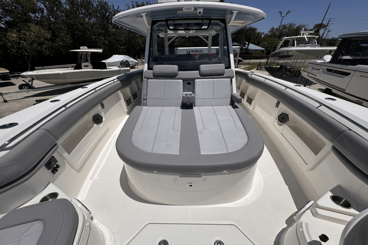 Slide: The Image of Boston Whaler 380 OUTRAGE 2022 - 17