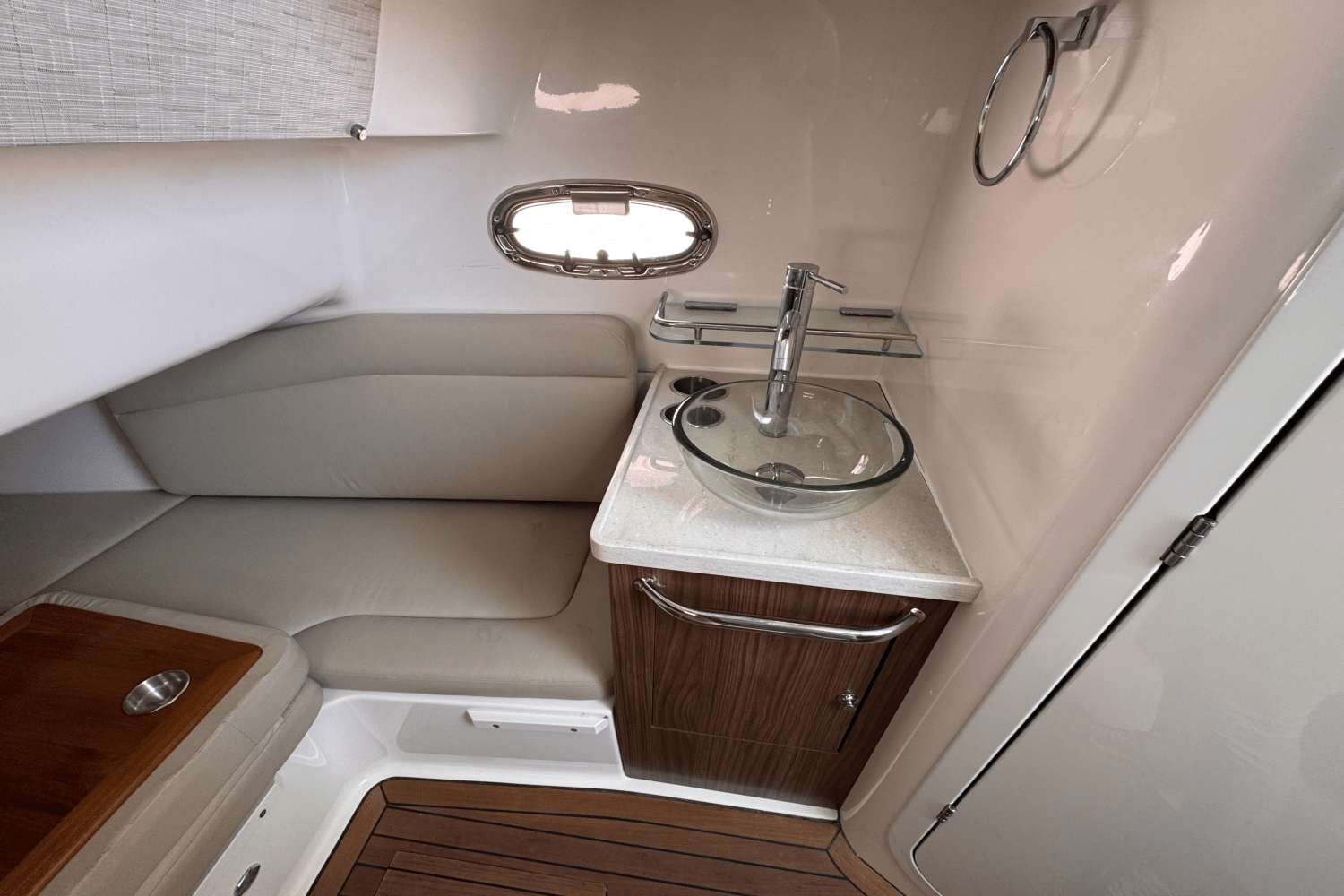 Slide: The Image of Boston Whaler 380 OUTRAGE 2022 - 24