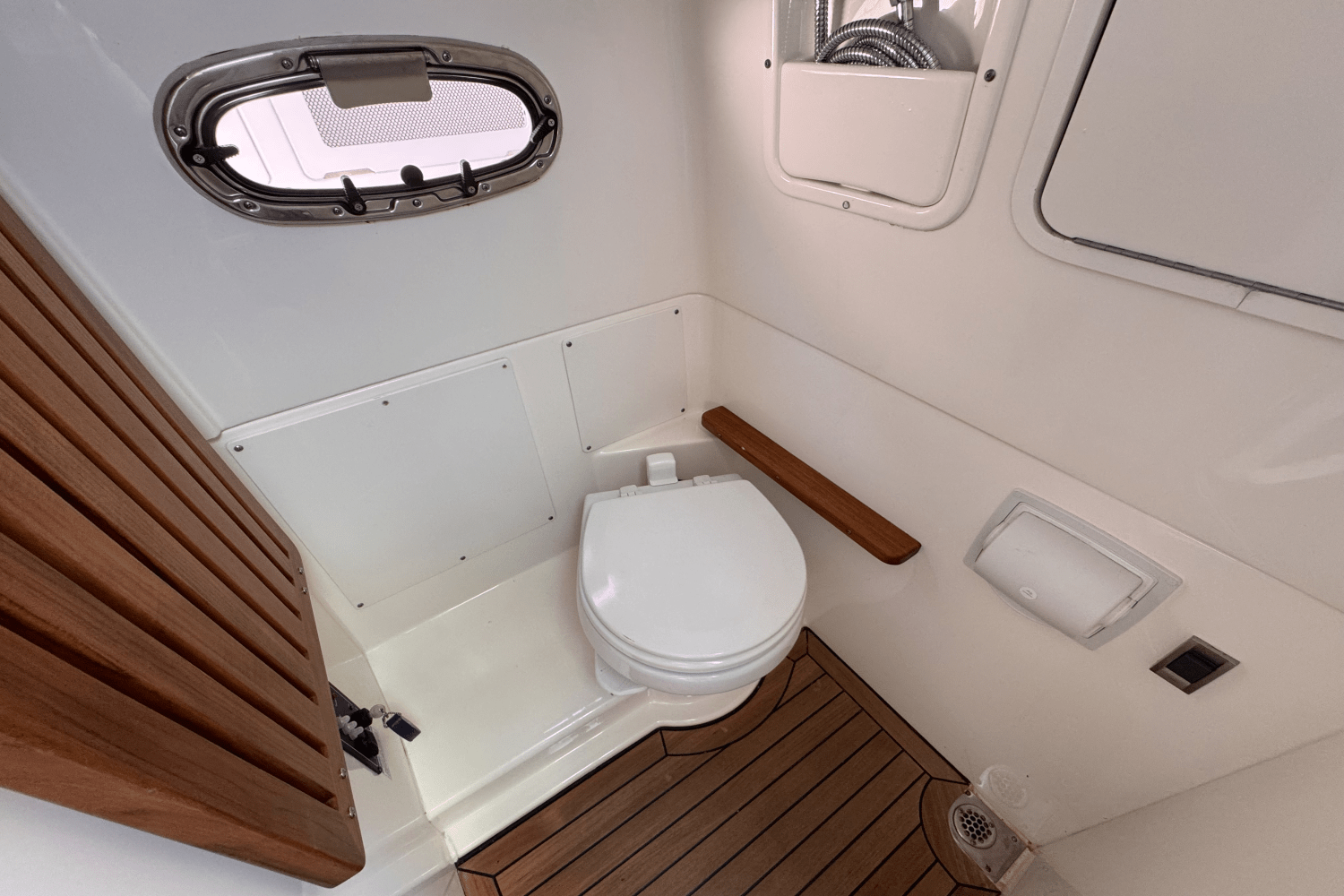 Slide: The Image of Boston Whaler 380 OUTRAGE 2022 - 25