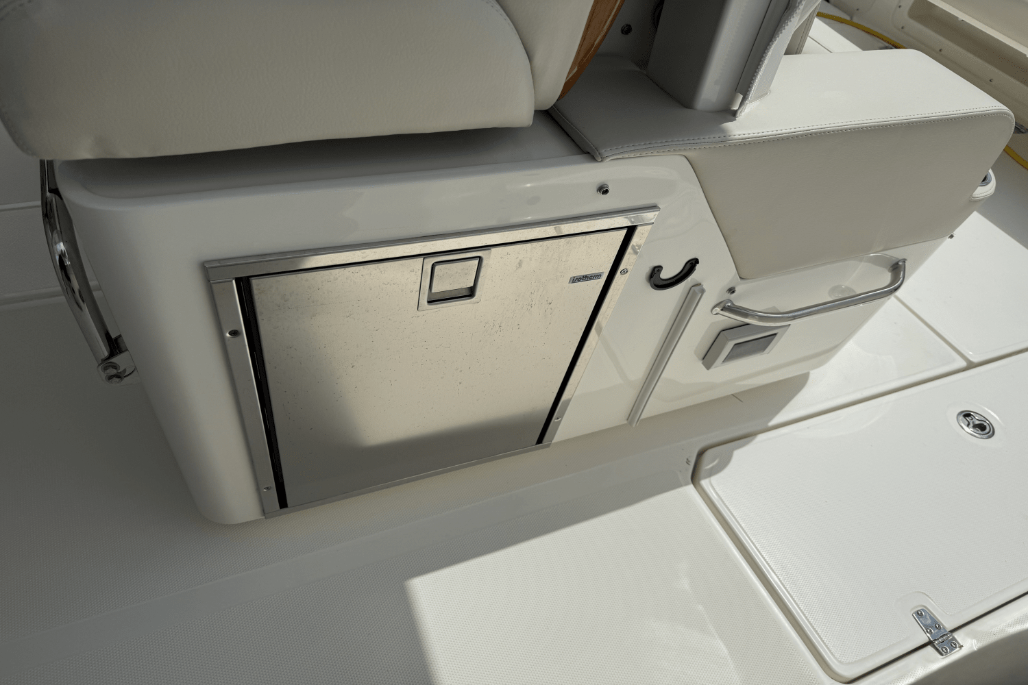 Slide: The Image of Boston Whaler 380 Outrage 2024 - 12
