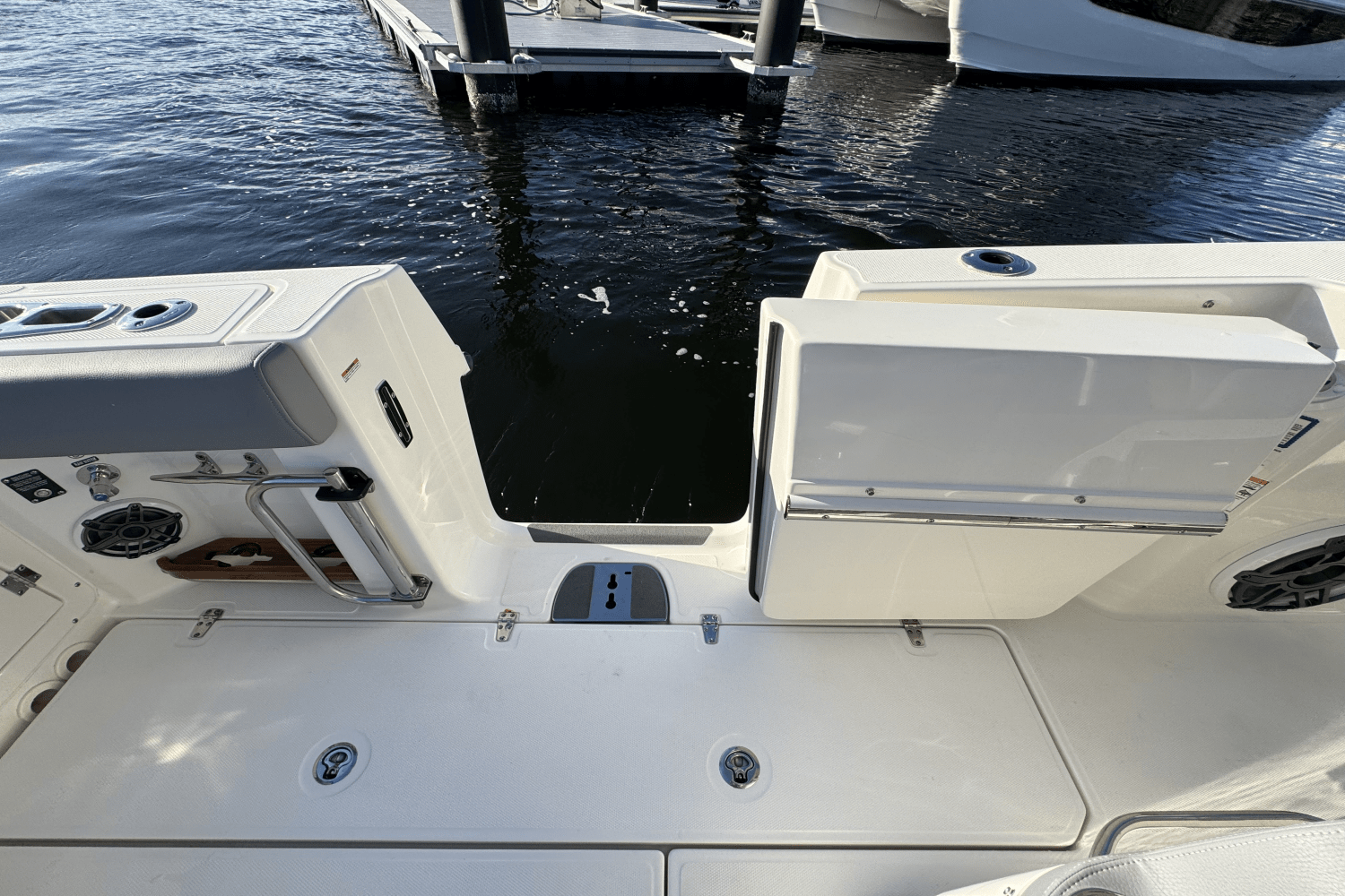 Slide: The Image of Boston Whaler 380 Outrage 2024 - 13