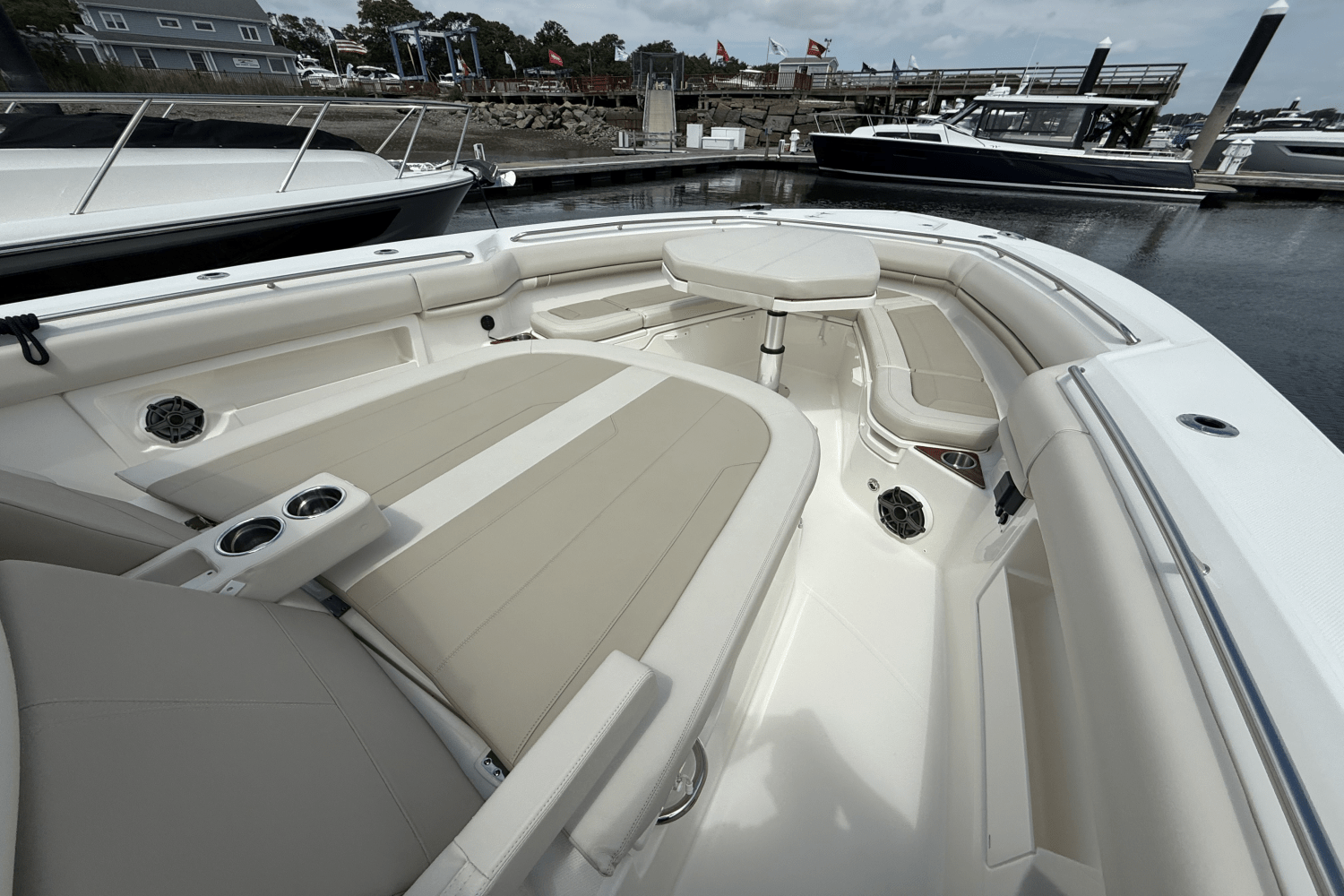 Slide: The Image of Boston Whaler 380 Outrage 2024 - 19