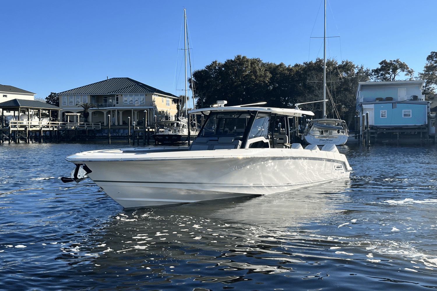 Slide: The Image of Boston Whaler 380 Outrage 2024 - 5