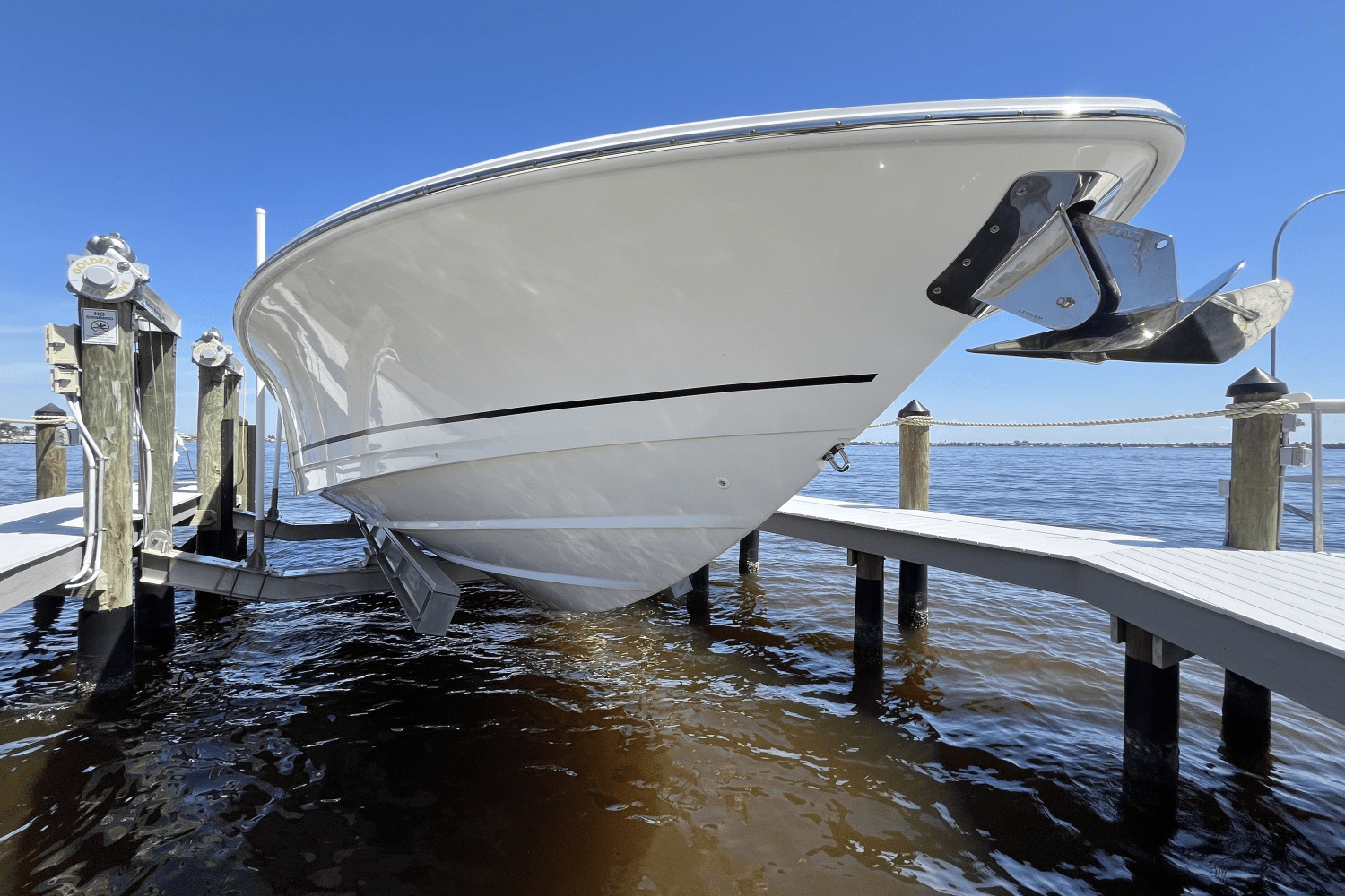 Slide: The Image of Boston Whaler 380 REALM 2020 - 10