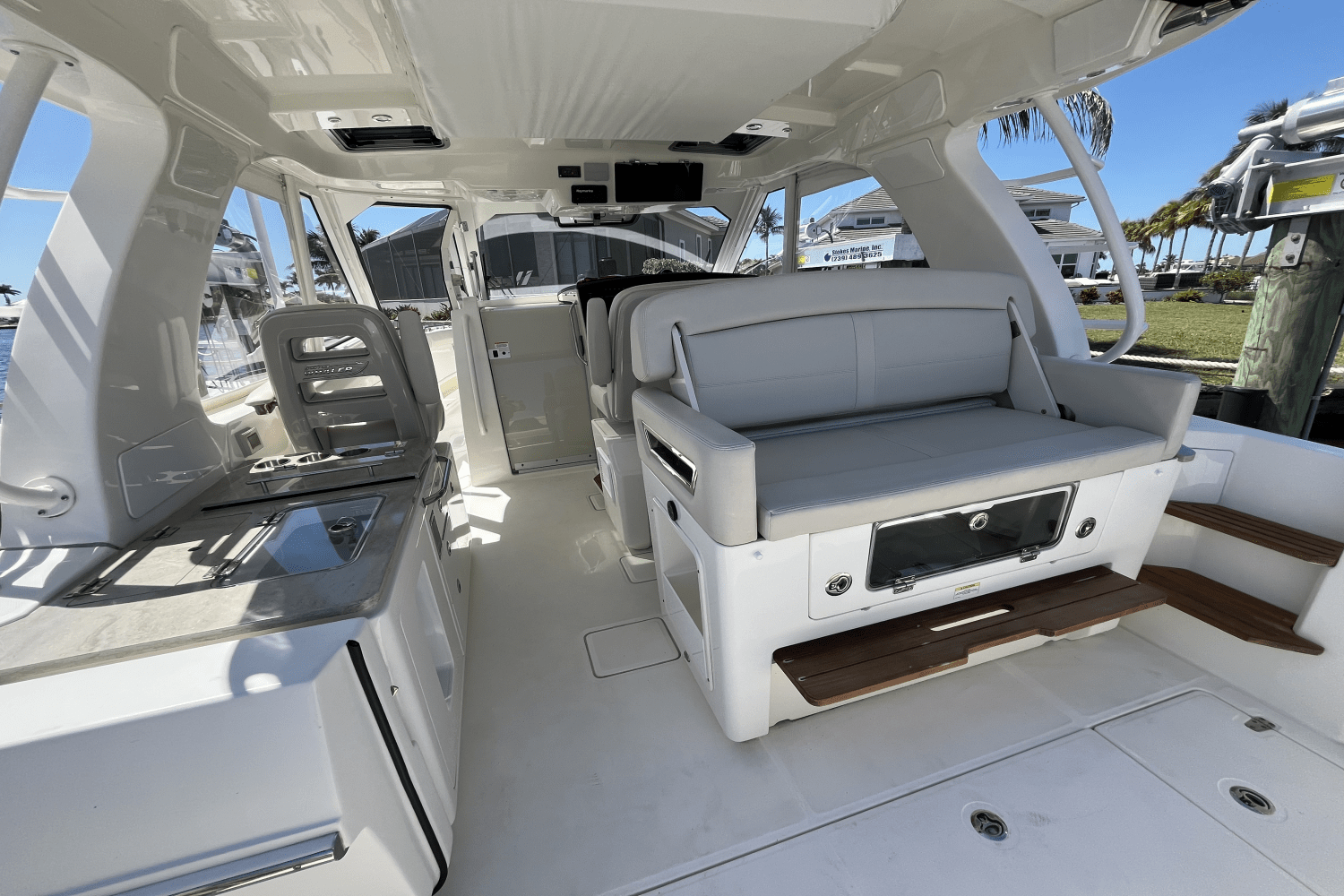 Slide: The Image of Boston Whaler 380 REALM 2020 - 13