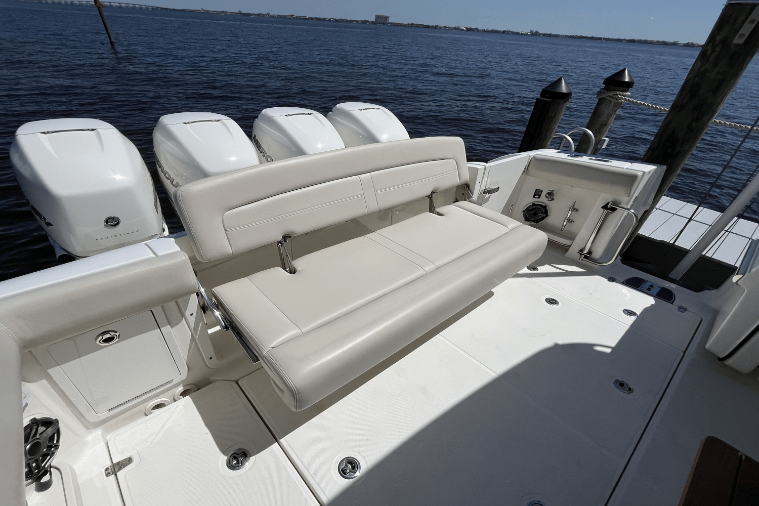 Slide: The Image of Boston Whaler 380 REALM 2020 - 15