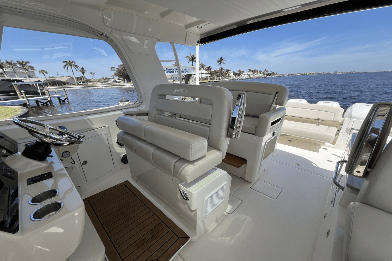 Slide: The Image of Boston Whaler 380 REALM 2020 - 20
