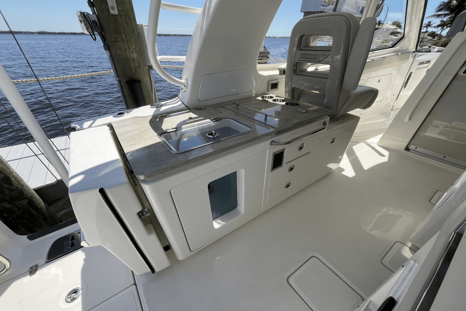 Slide: The Image of Boston Whaler 380 REALM 2020 - 22