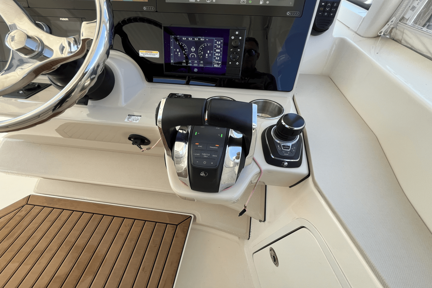 Slide: The Image of Boston Whaler 380 REALM 2020 - 25