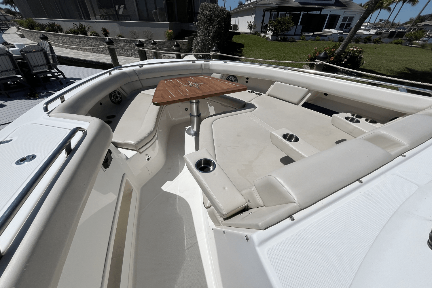 Slide: The Image of Boston Whaler 380 REALM 2020 - 34